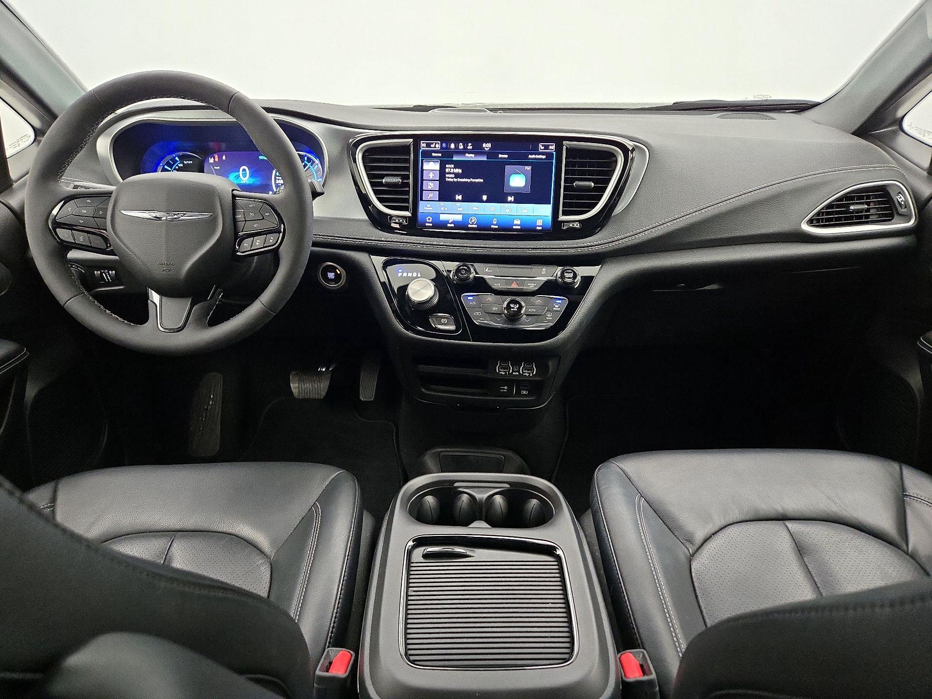 Thumbnail: 2022 Chrysler Pacifica - 9