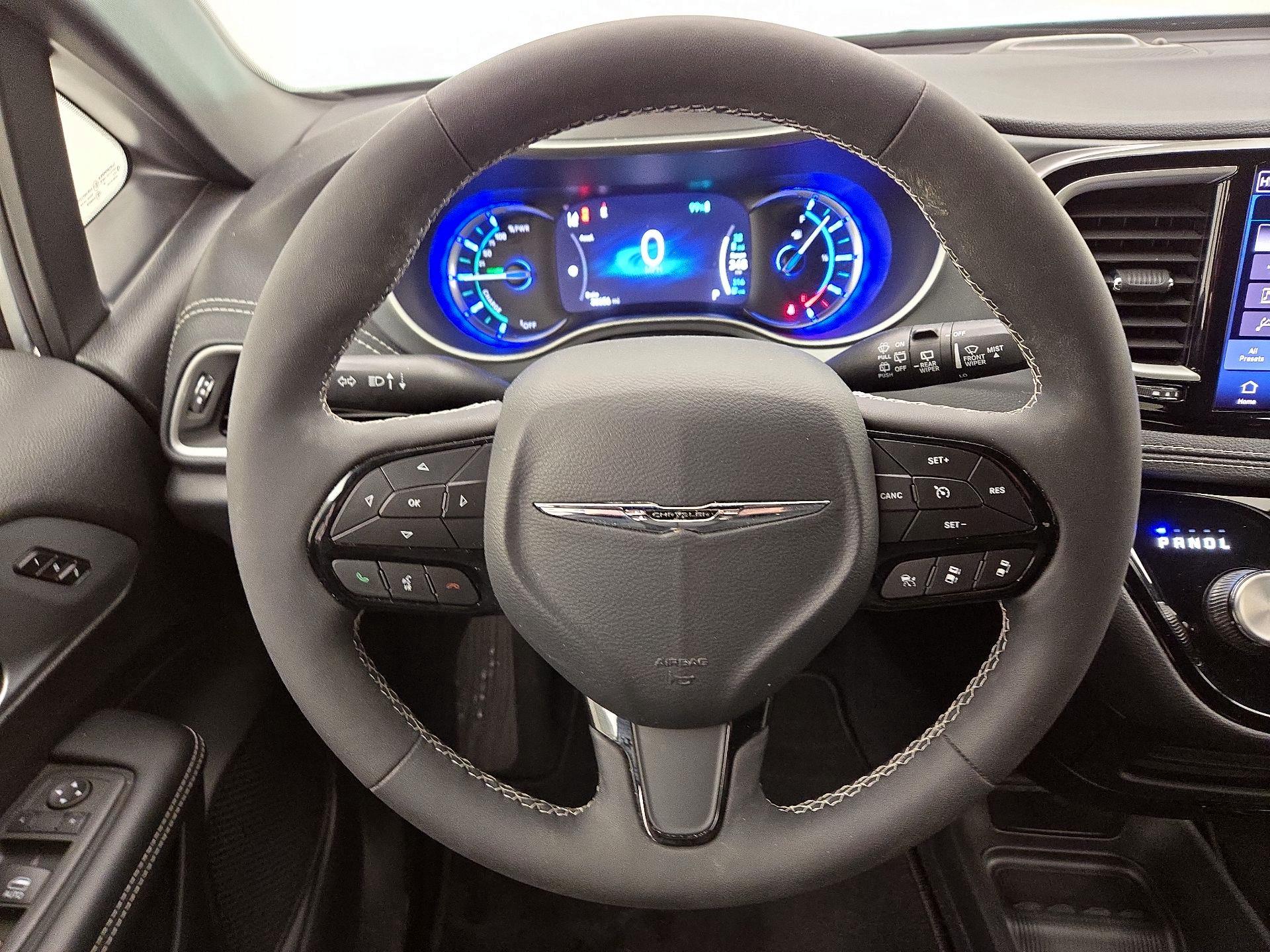 Thumbnail: 2022 Chrysler Pacifica - 10