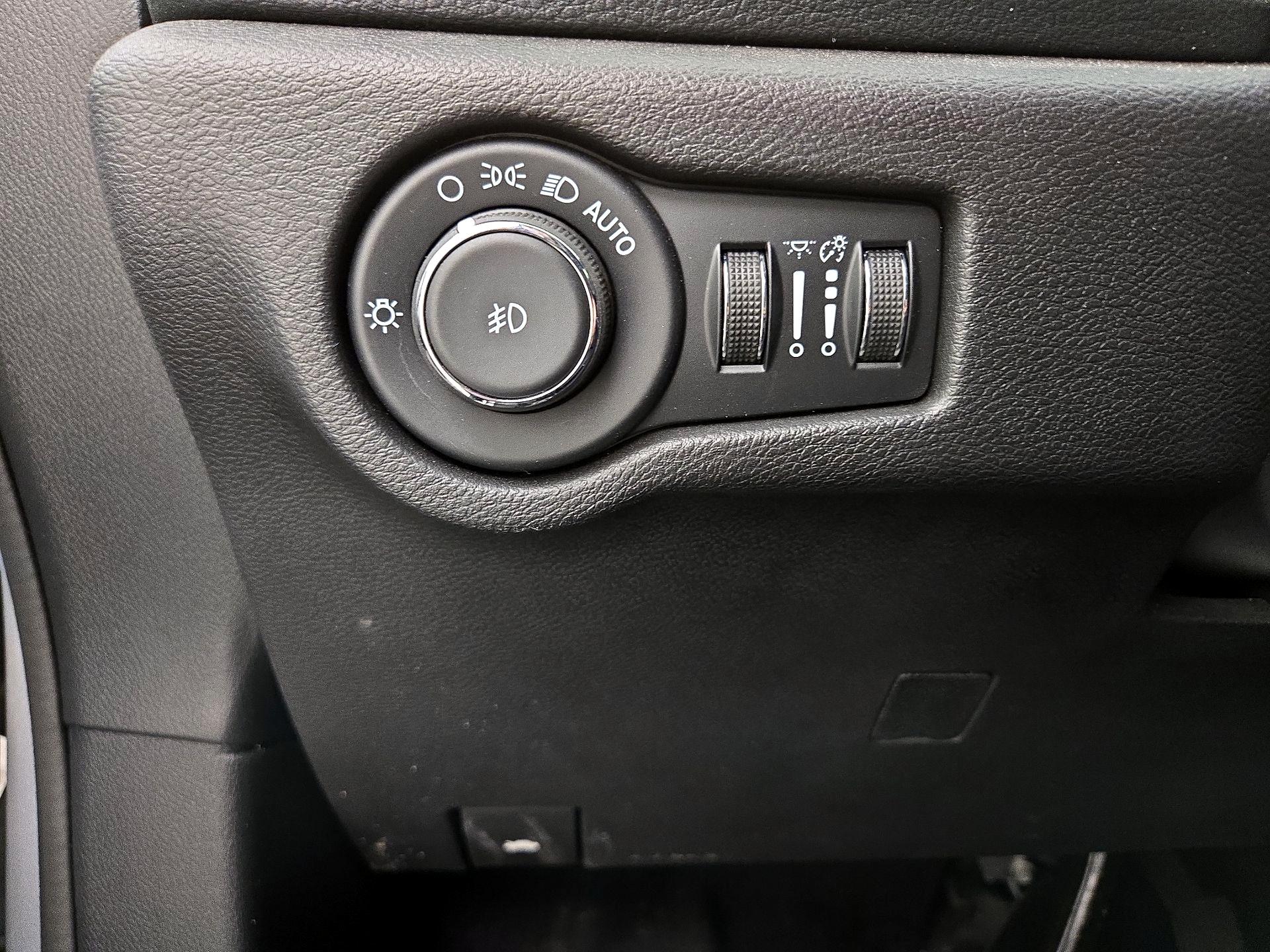 Thumbnail: 2022 Chrysler Pacifica - 13