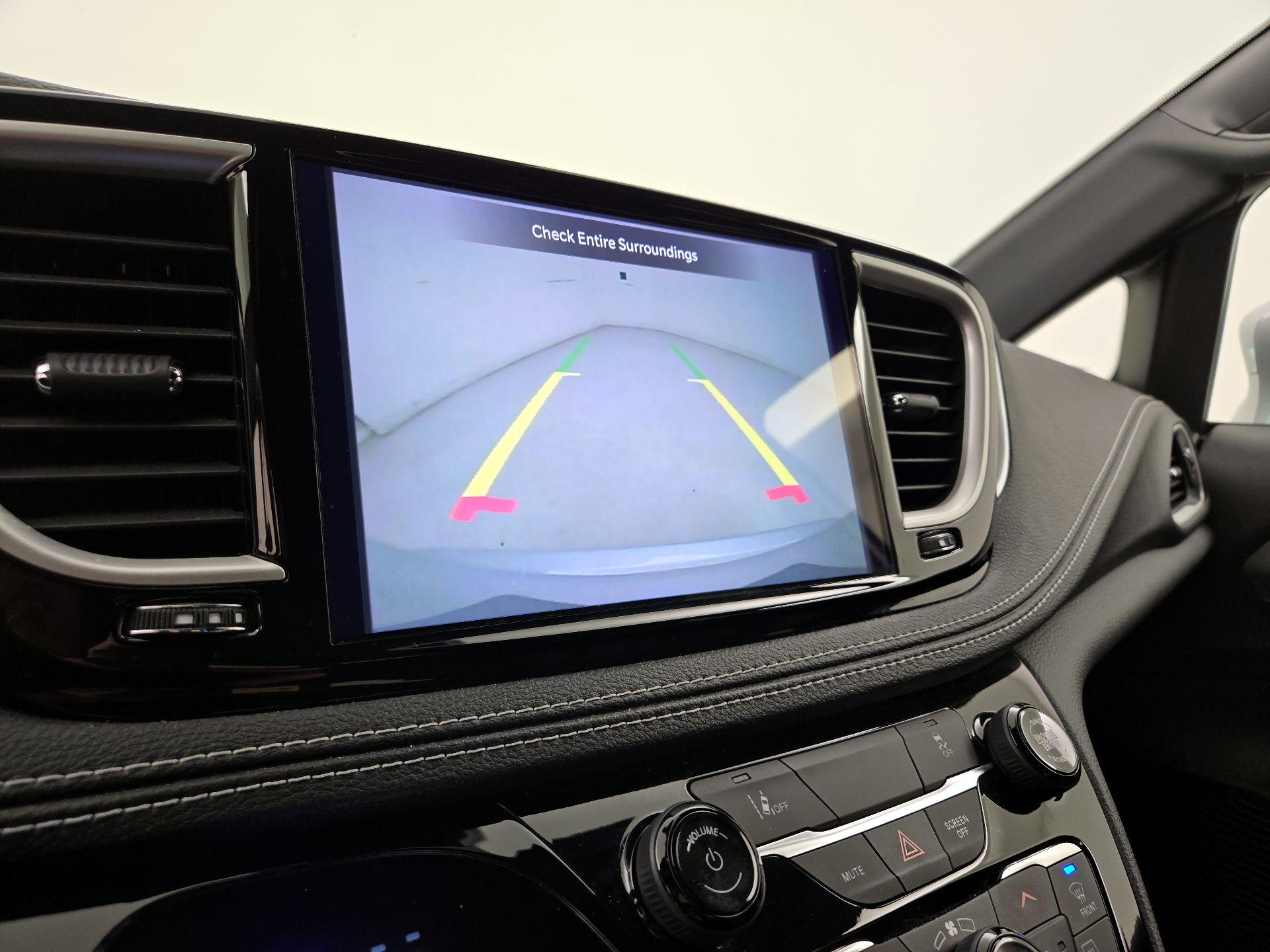 Thumbnail: 2022 Chrysler Pacifica - 14