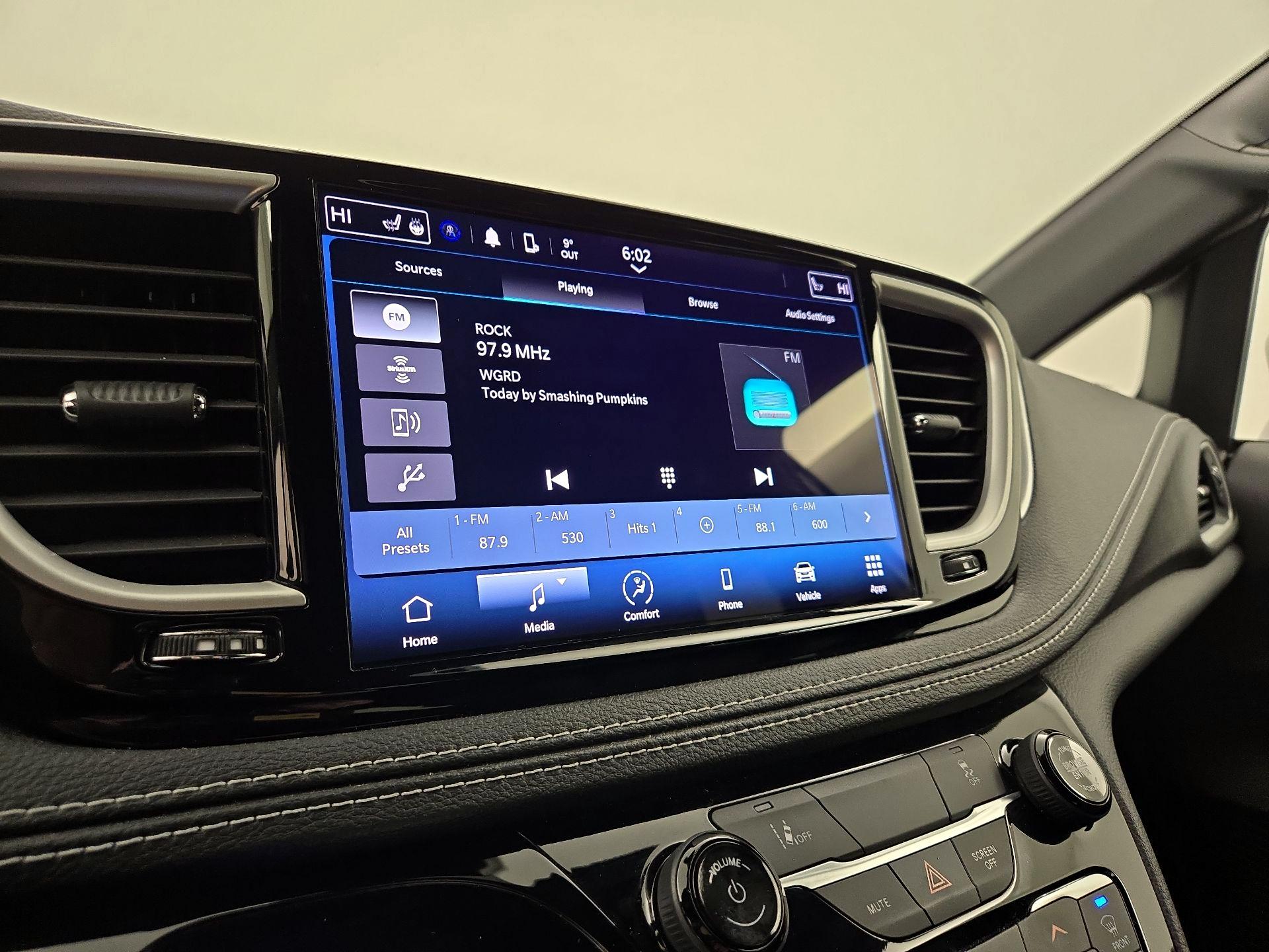 Thumbnail: 2022 Chrysler Pacifica - 15