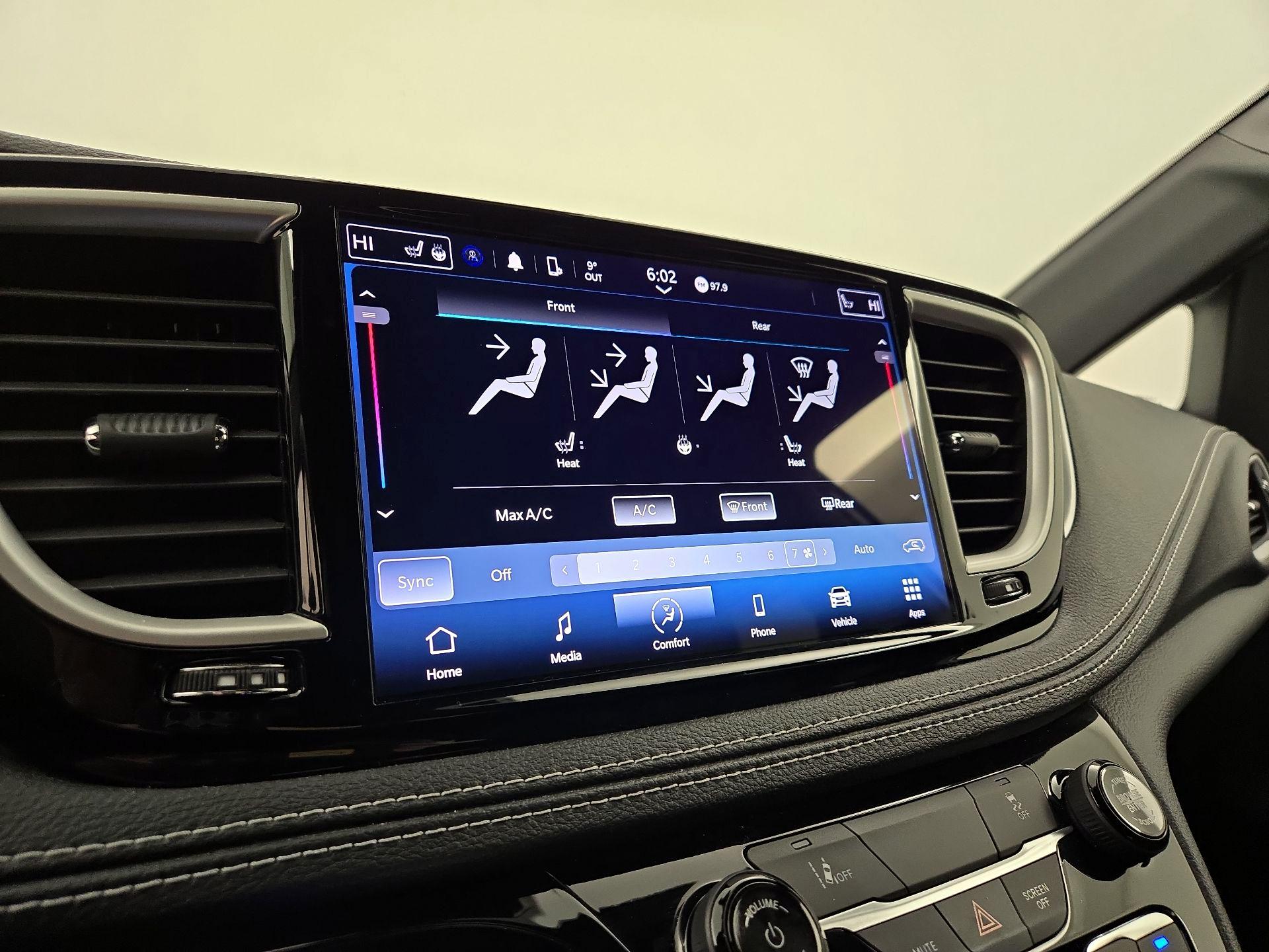 Thumbnail: 2022 Chrysler Pacifica - 16