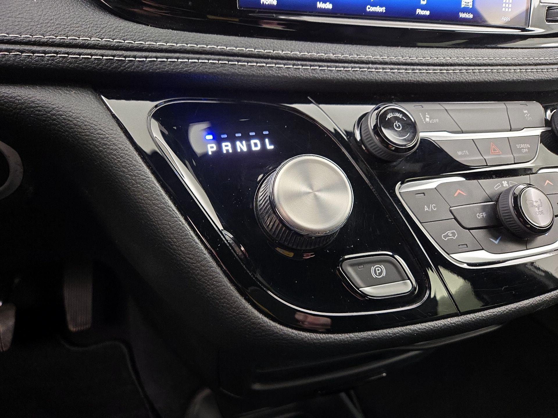 Thumbnail: 2022 Chrysler Pacifica - 17