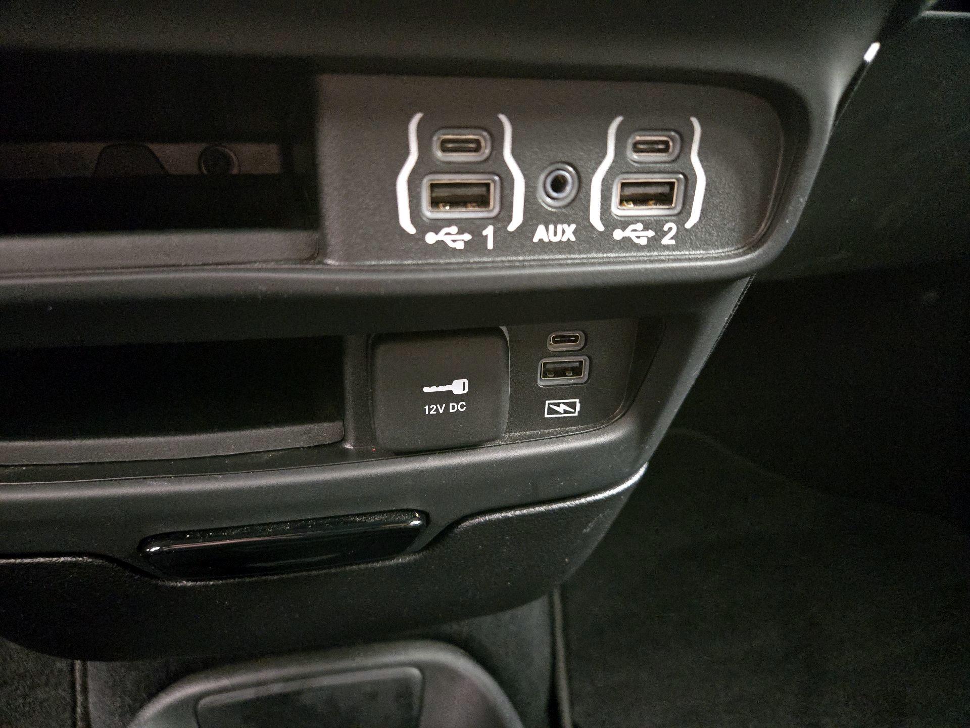 Thumbnail: 2022 Chrysler Pacifica - 18