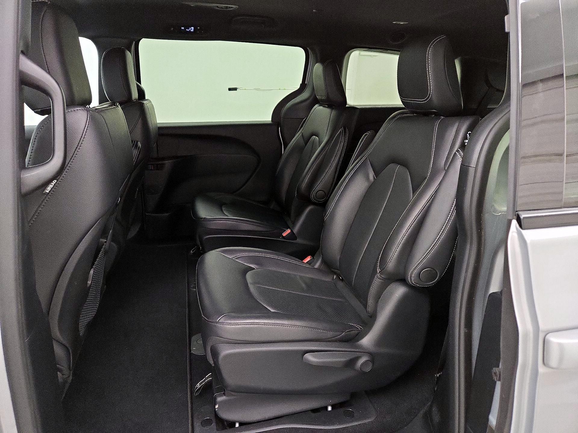 Thumbnail: 2022 Chrysler Pacifica - 19