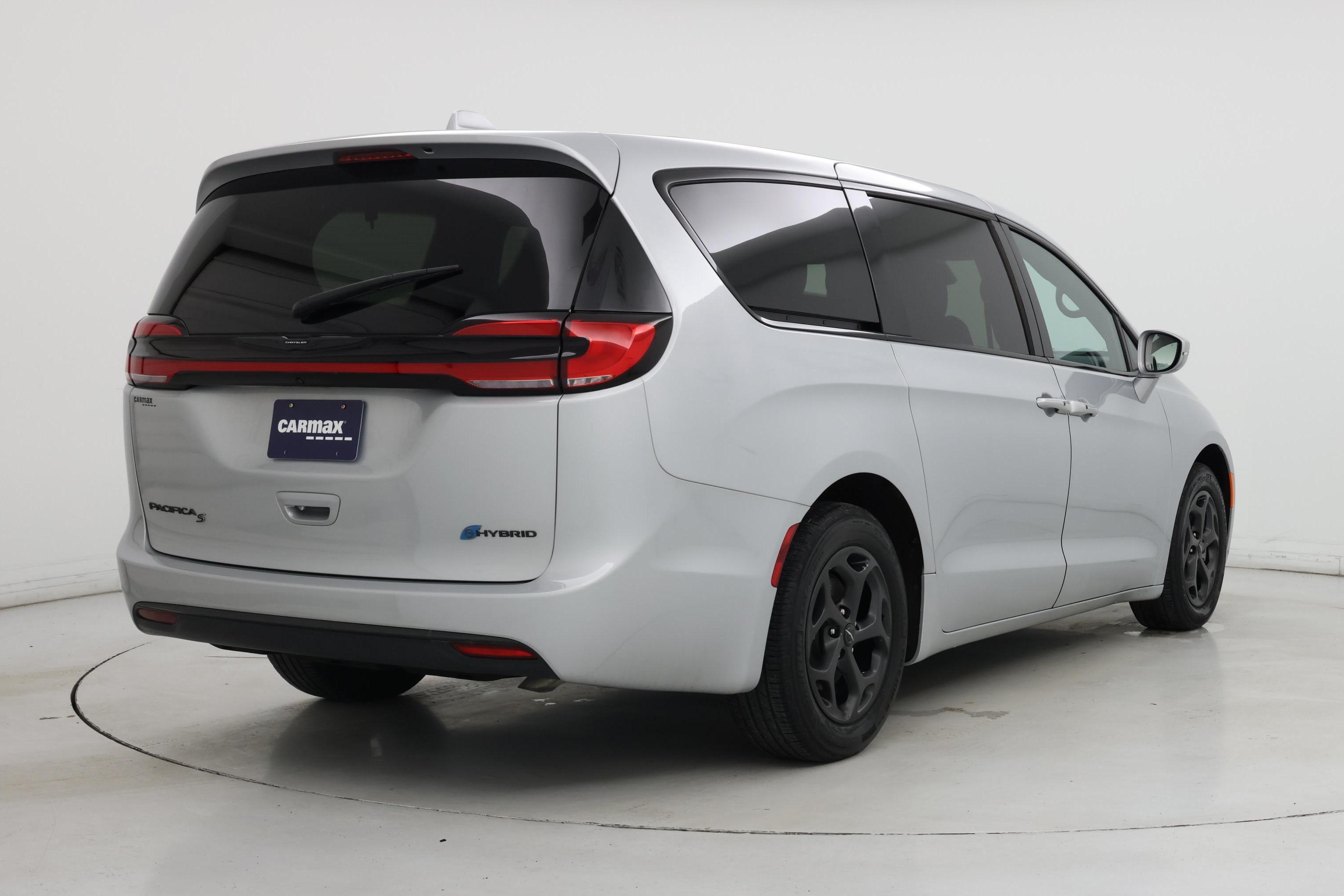 Thumbnail: 2022 Chrysler Pacifica - 8