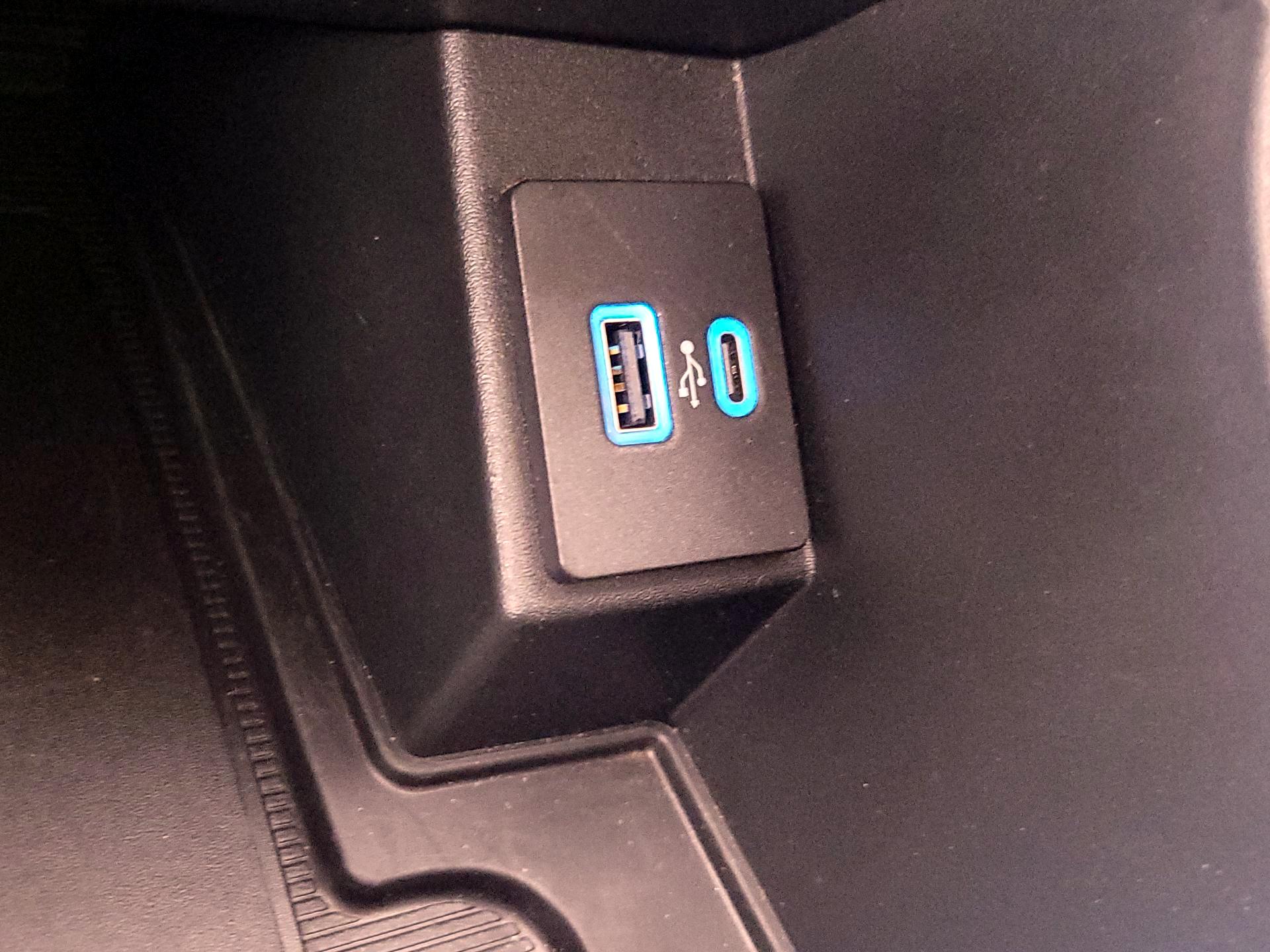 Thumbnail: 2022 Ford Edge - 19