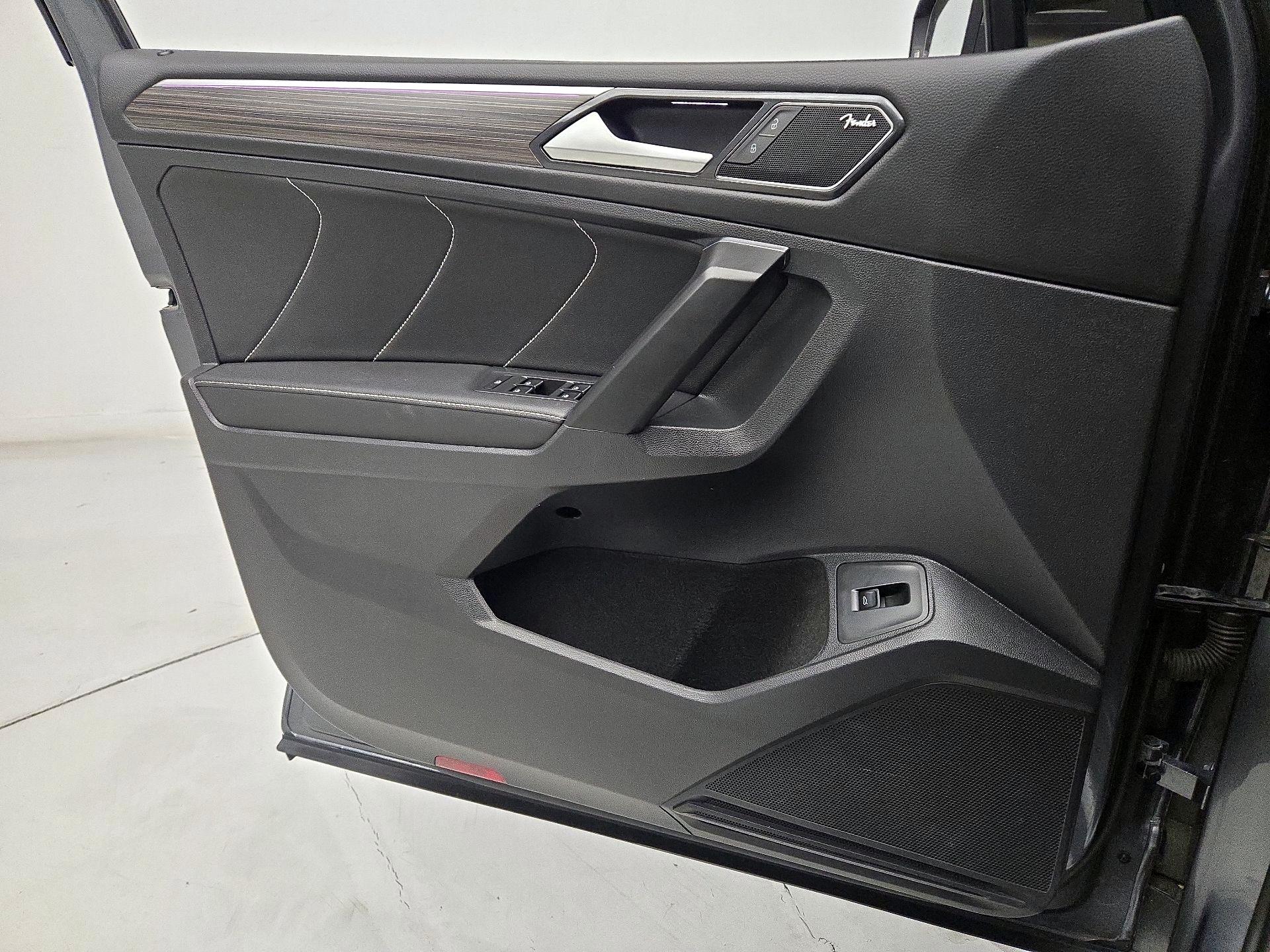 Thumbnail: 2023 Volkswagen Tiguan - 12