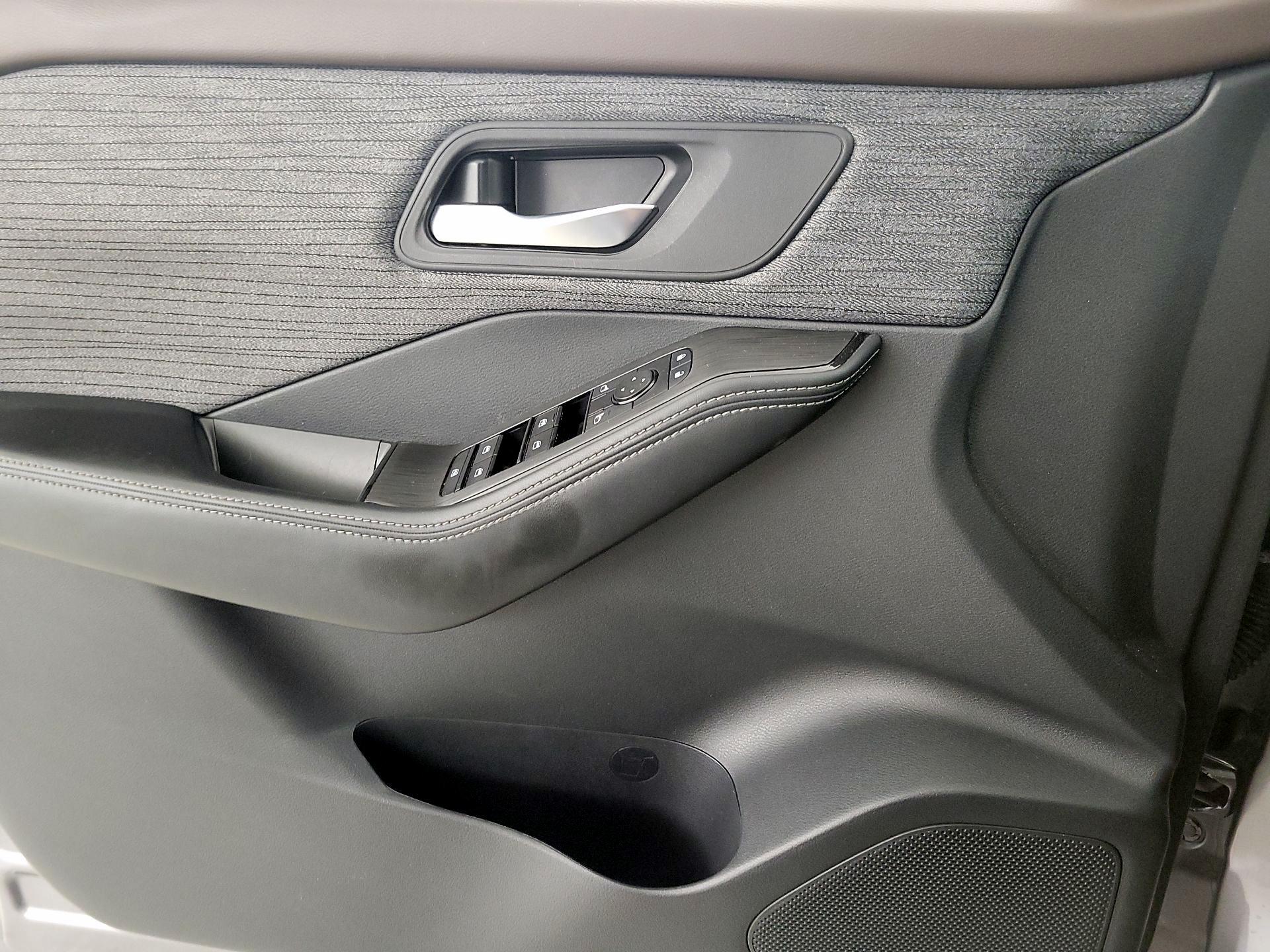 Thumbnail: 2023 Nissan Rogue - 12