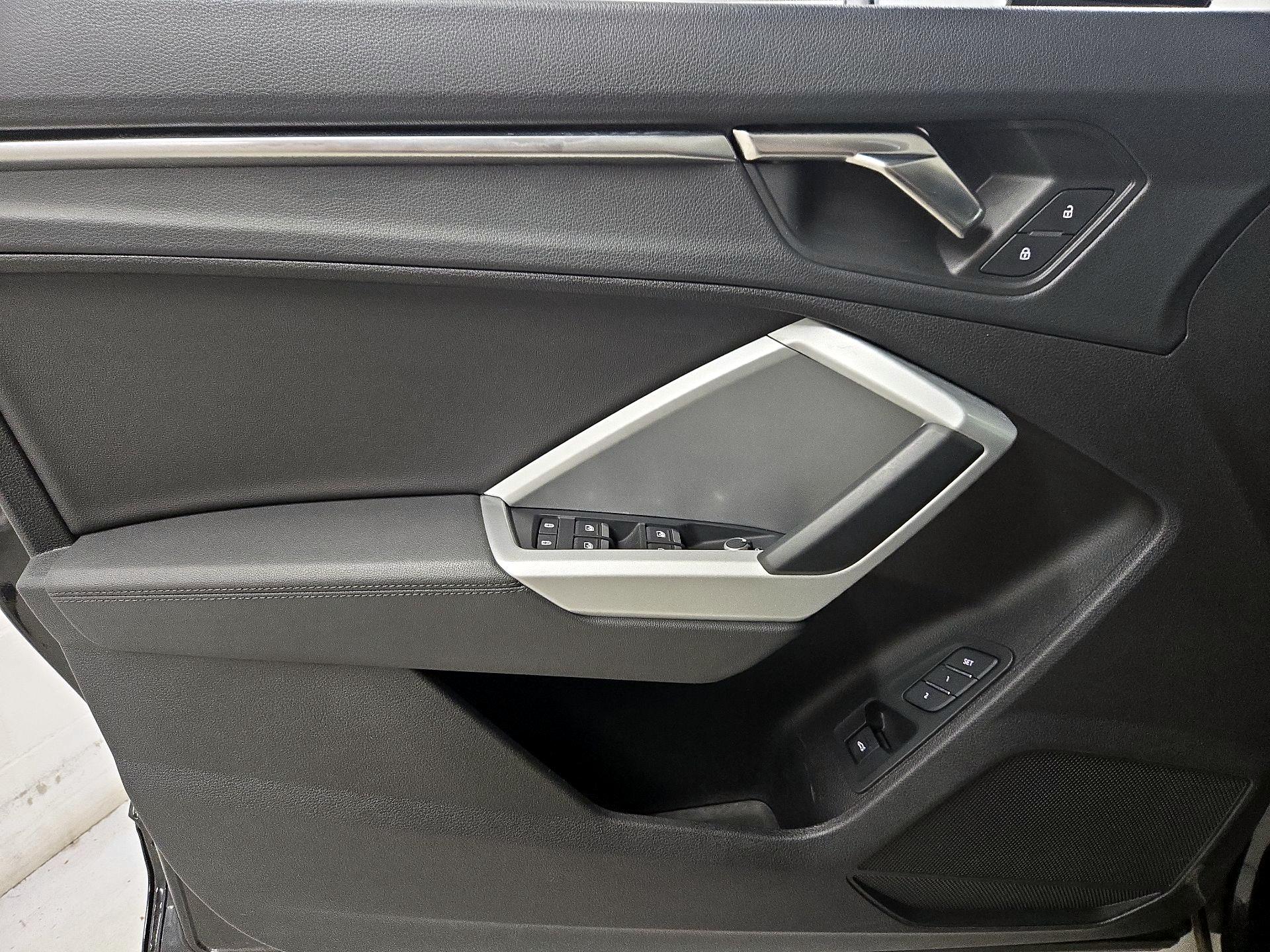 Thumbnail: 2024 Audi Q3 - 12