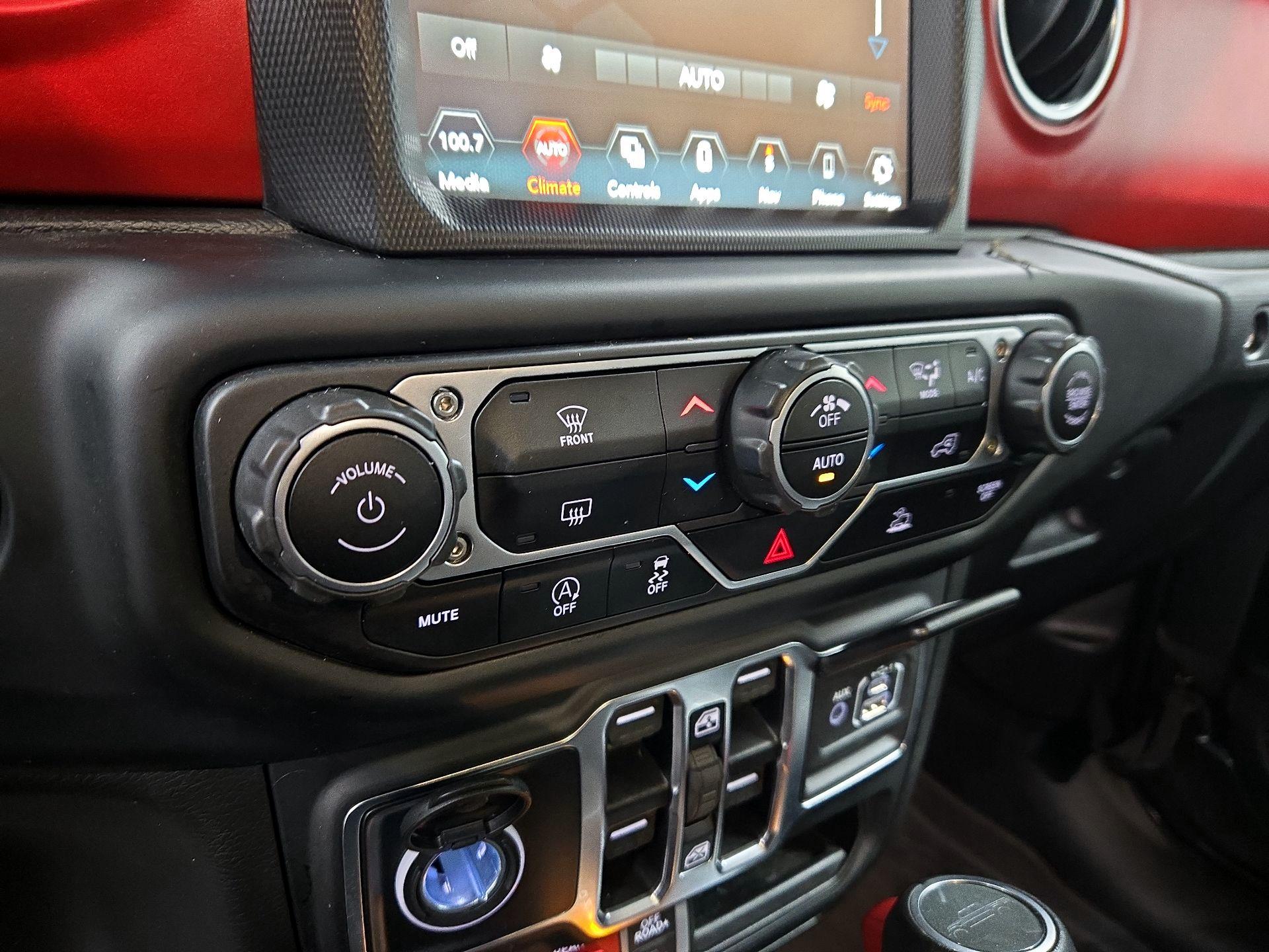 Thumbnail: 2023 Jeep Gladiator - 17