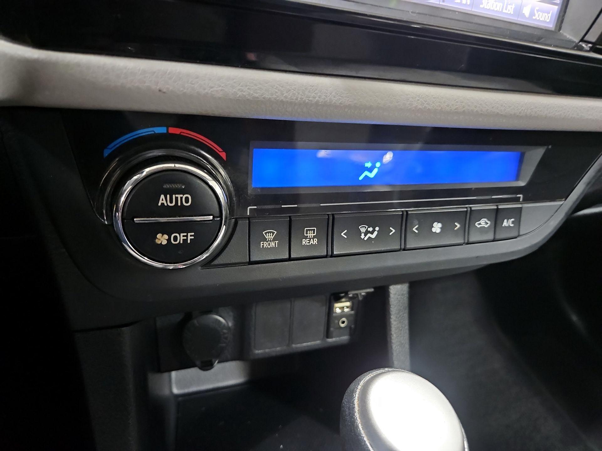 Thumbnail: 2014 Toyota Corolla - 15