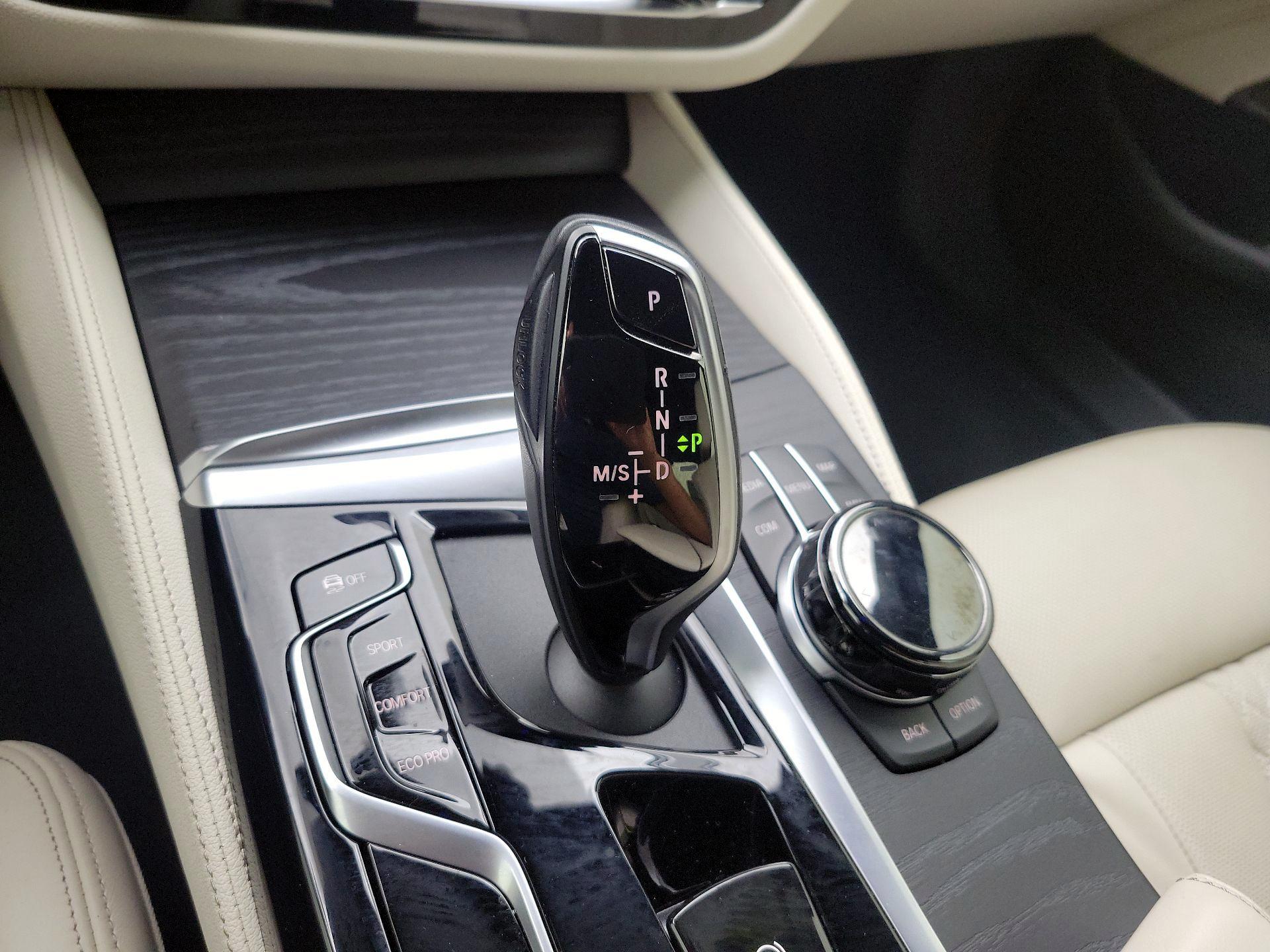 Thumbnail: 2023 BMW 5 Series - 18