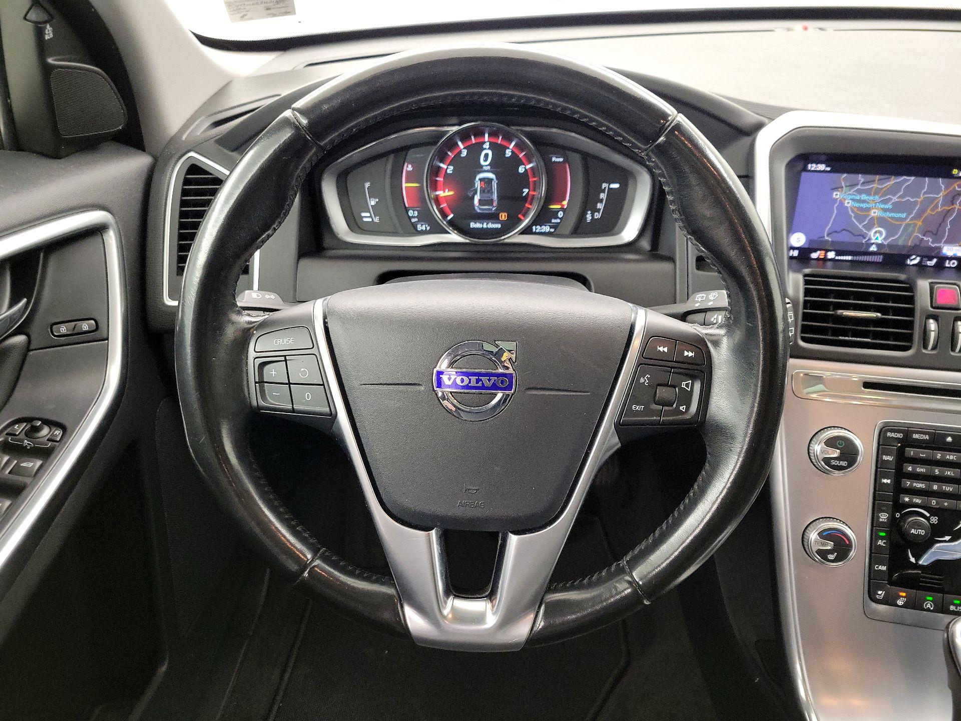 Thumbnail: 2017 Volvo XC60 - 10