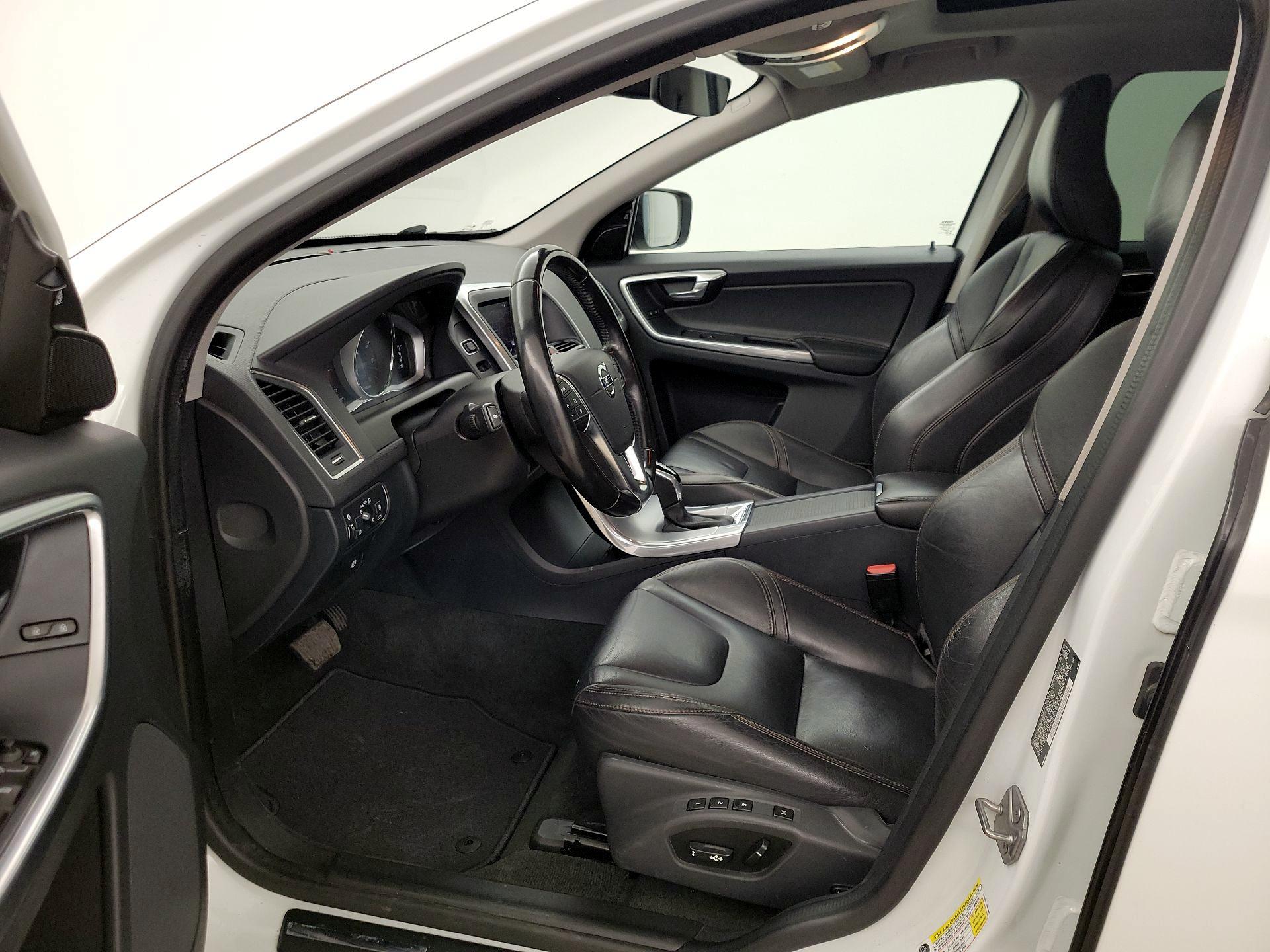 Thumbnail: 2017 Volvo XC60 - 11