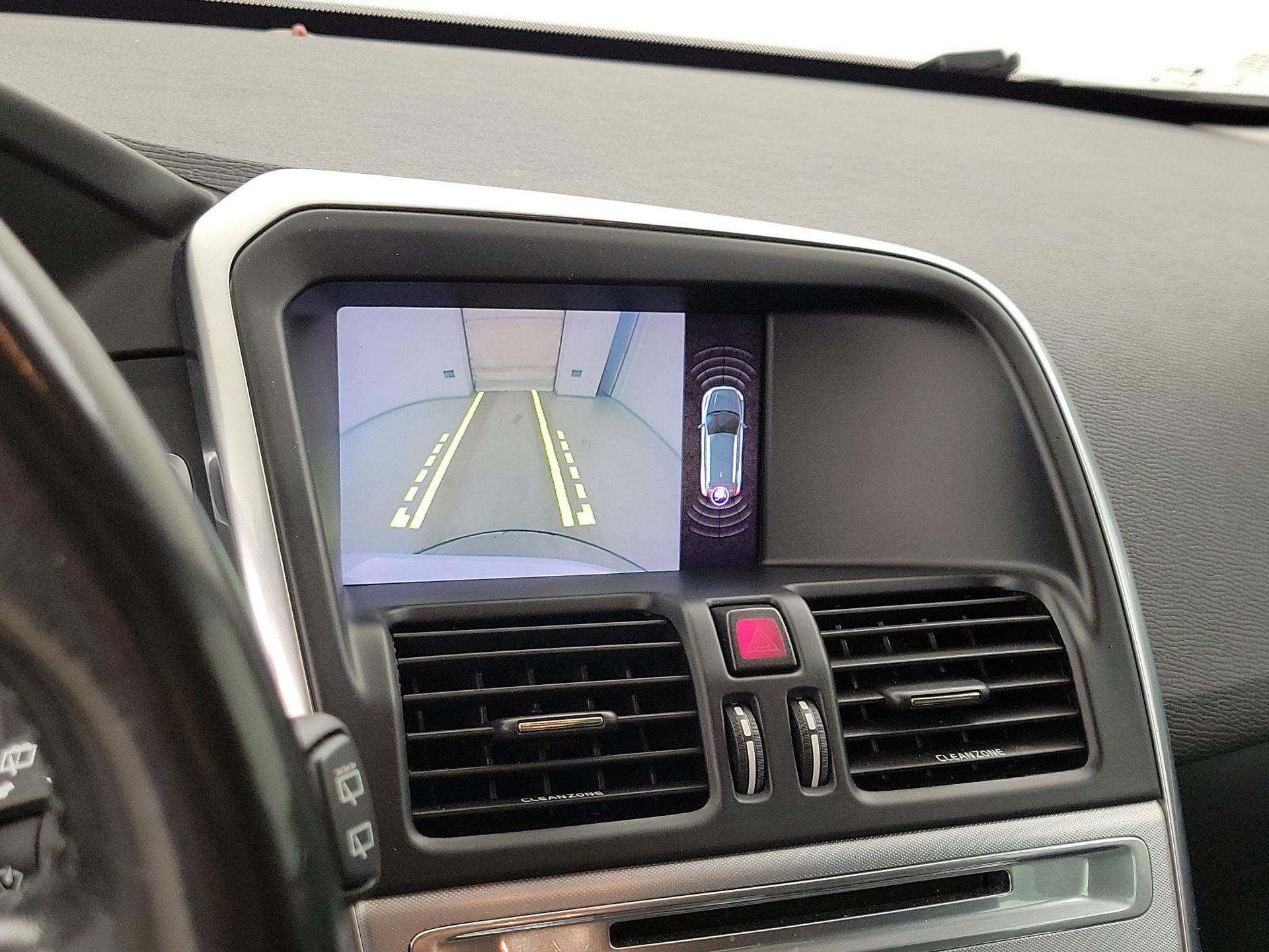 Thumbnail: 2017 Volvo XC60 - 15