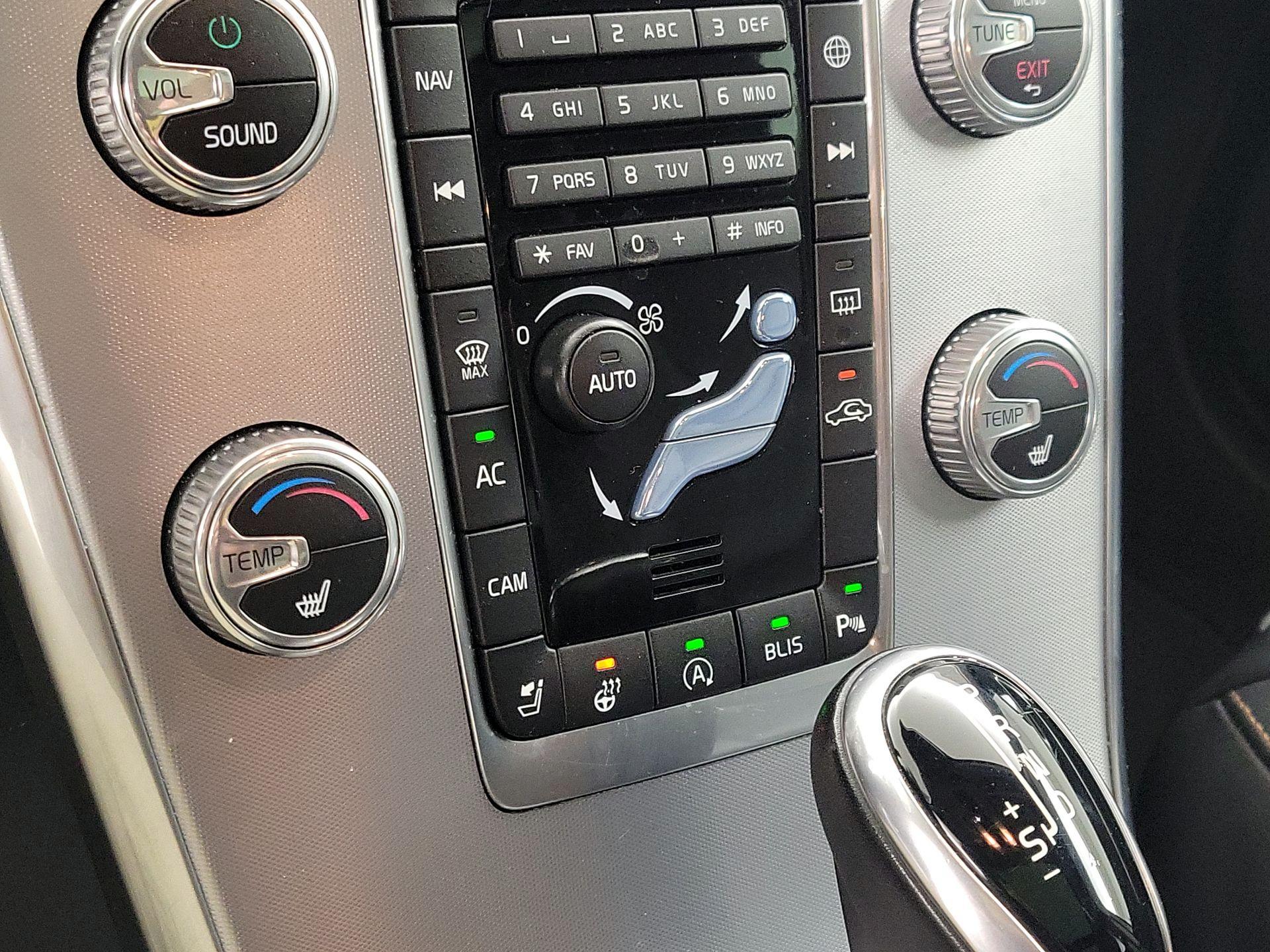 Thumbnail: 2017 Volvo XC60 - 17