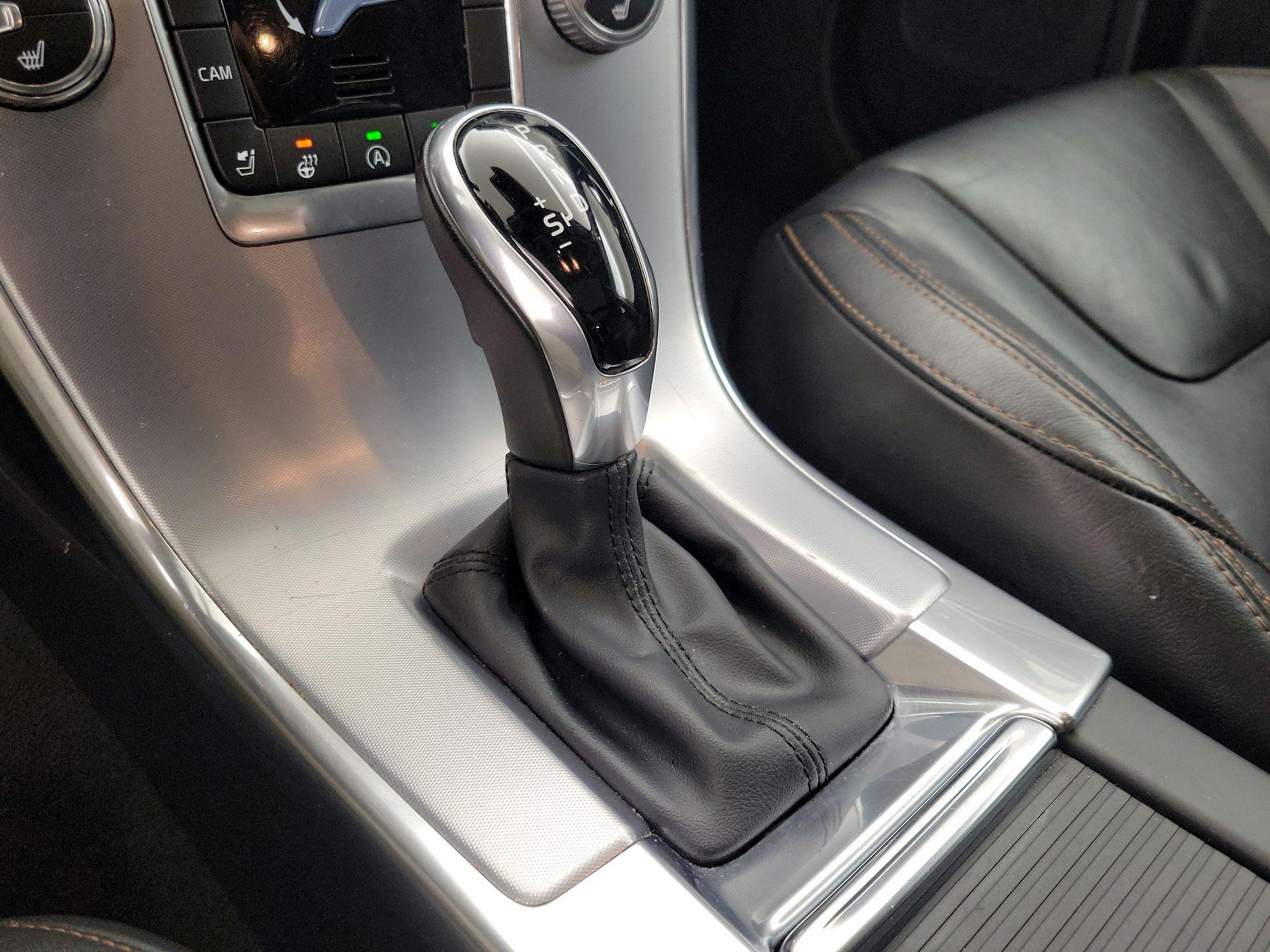 Thumbnail: 2017 Volvo XC60 - 18