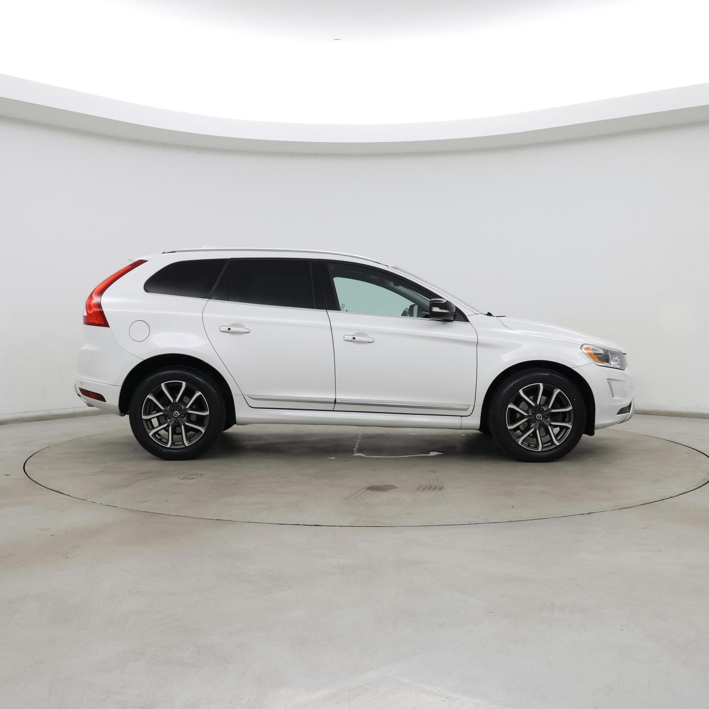 Thumbnail: 2017 Volvo XC60 - 7