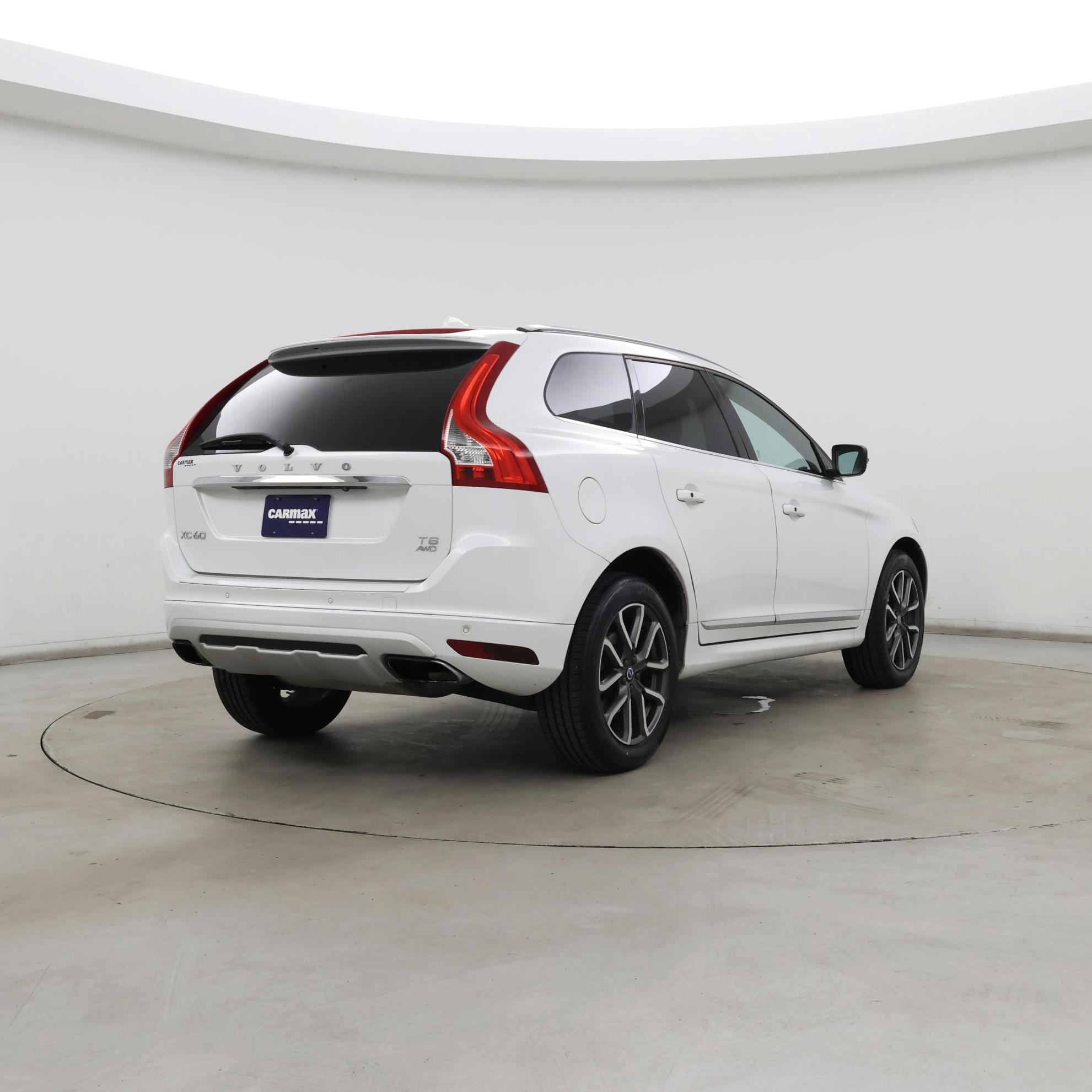 Thumbnail: 2017 Volvo XC60 - 8