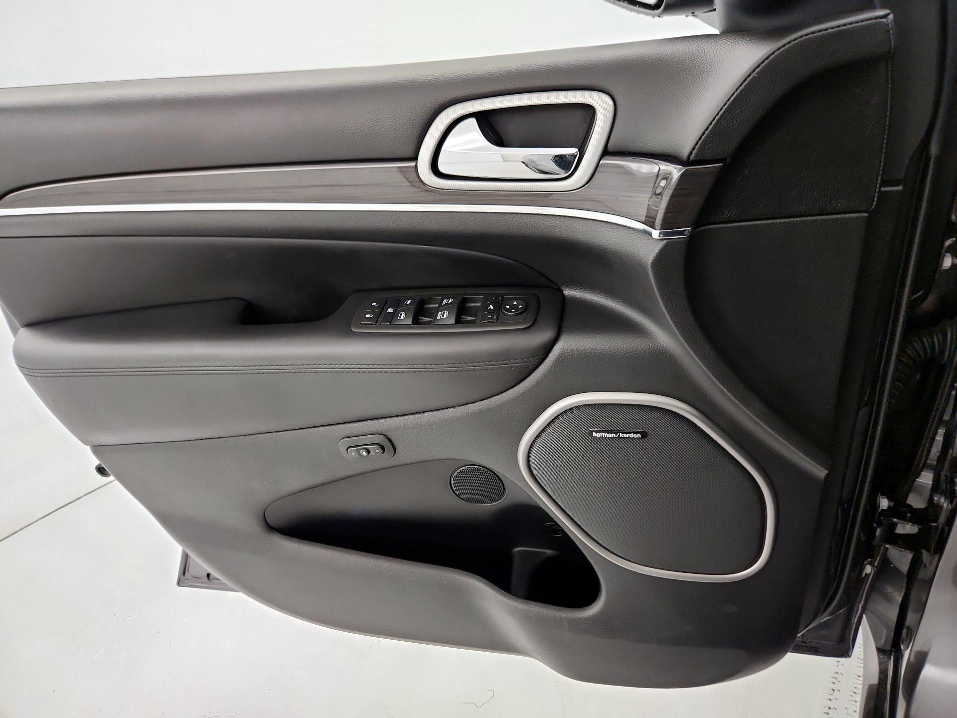 Thumbnail: 2018 Jeep Grand Cherokee - 12