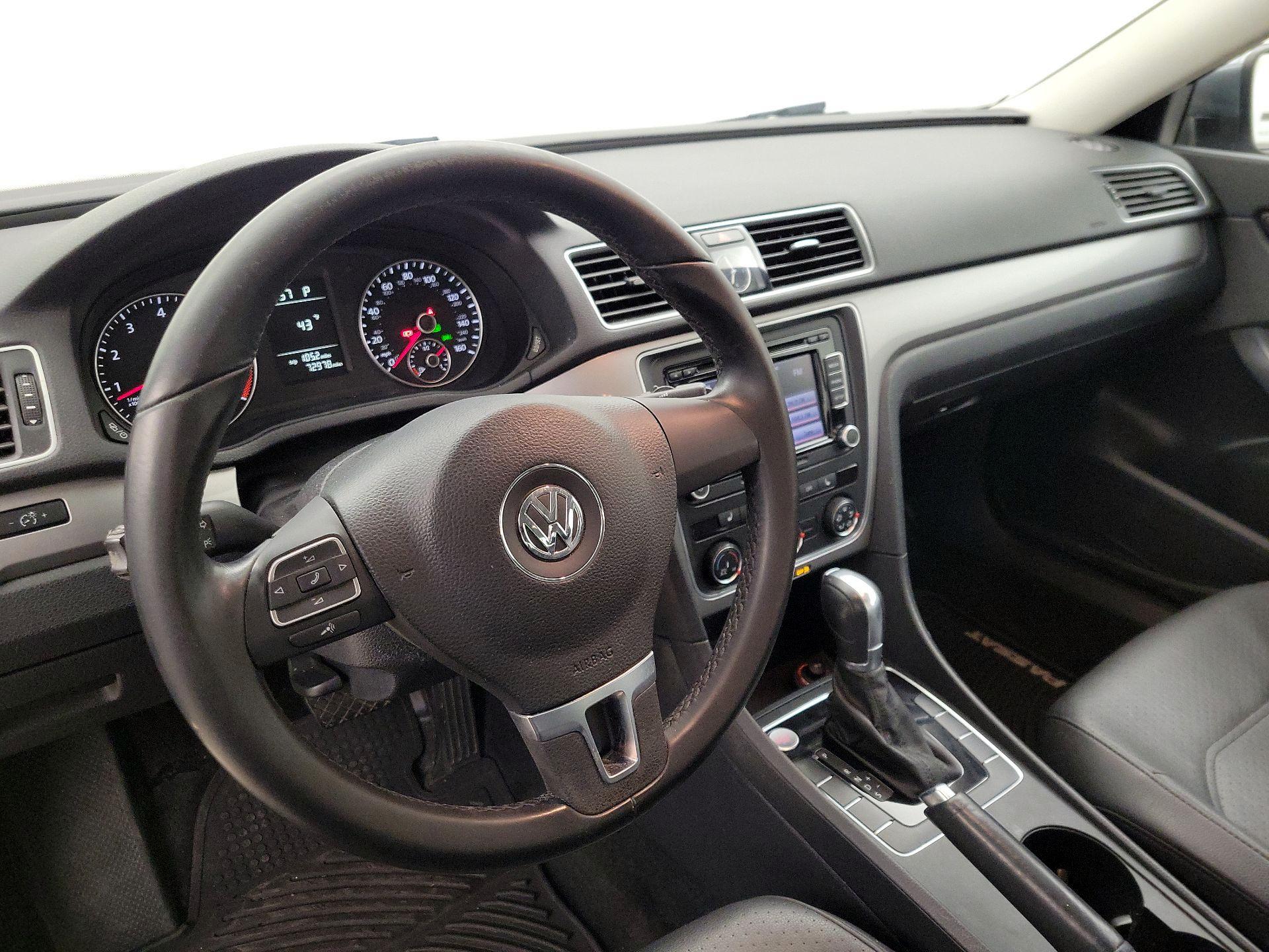 Thumbnail: 2015 Volkswagen Passat - 9