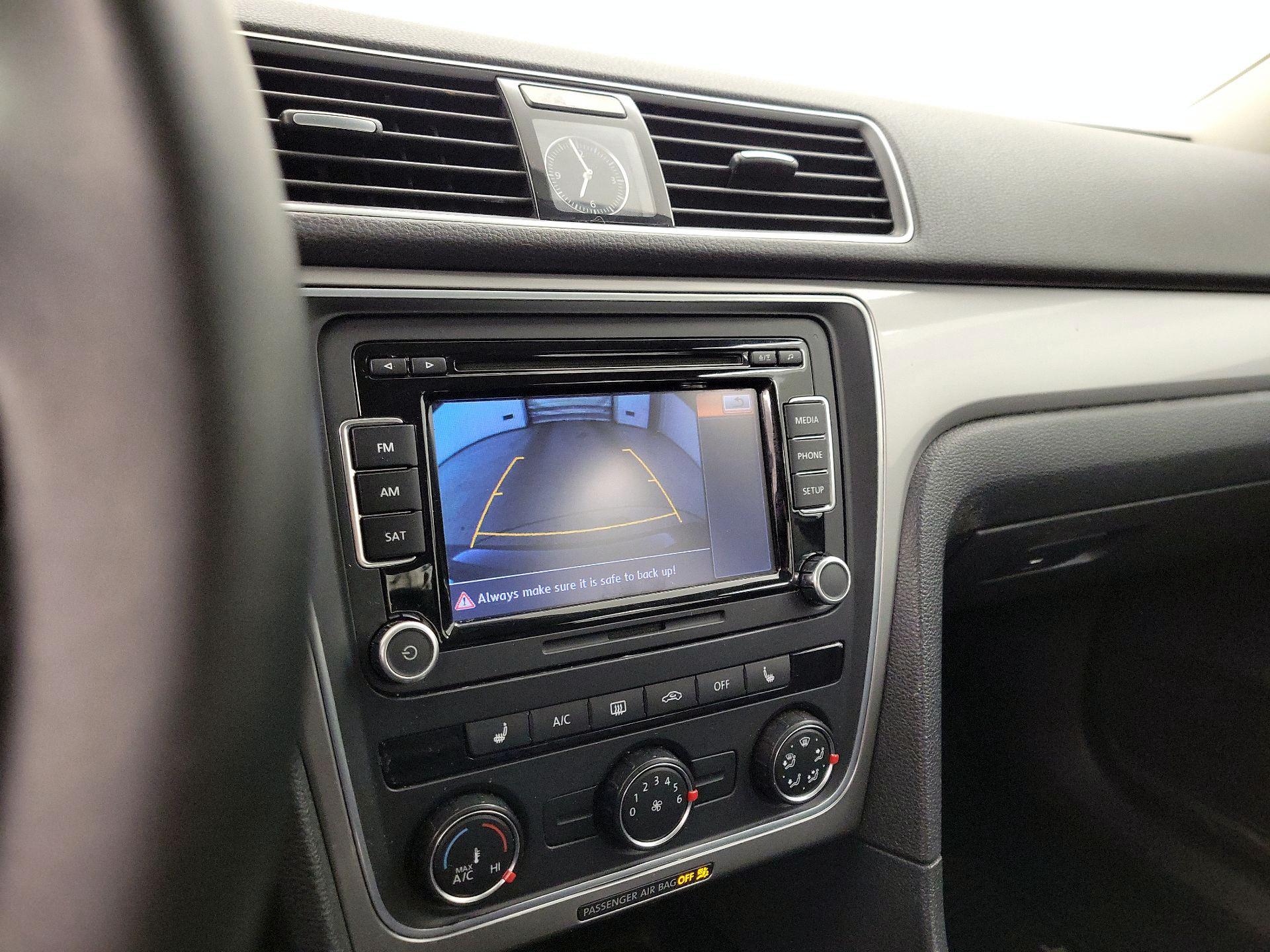 Thumbnail: 2015 Volkswagen Passat - 14