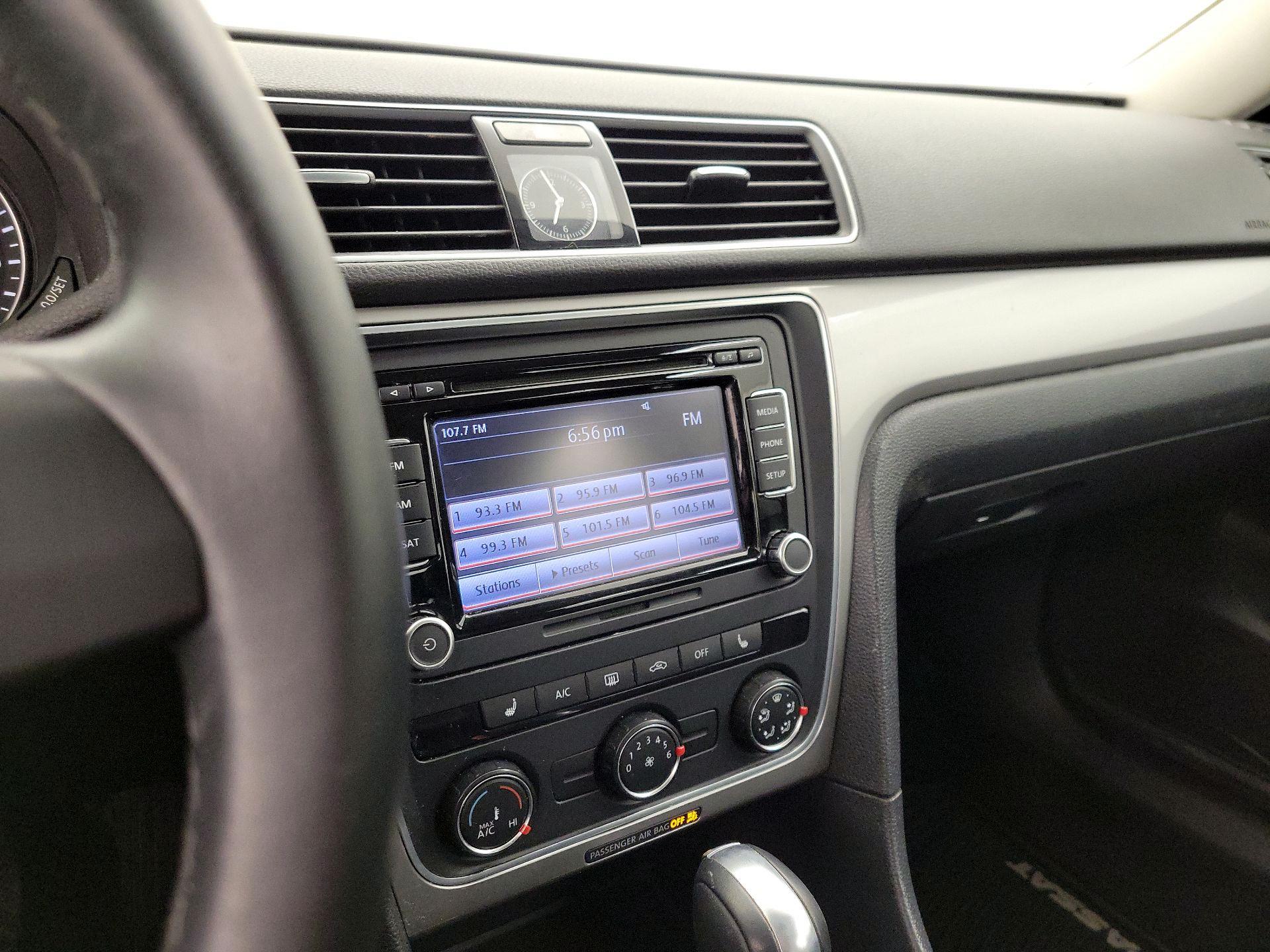 Thumbnail: 2015 Volkswagen Passat - 15