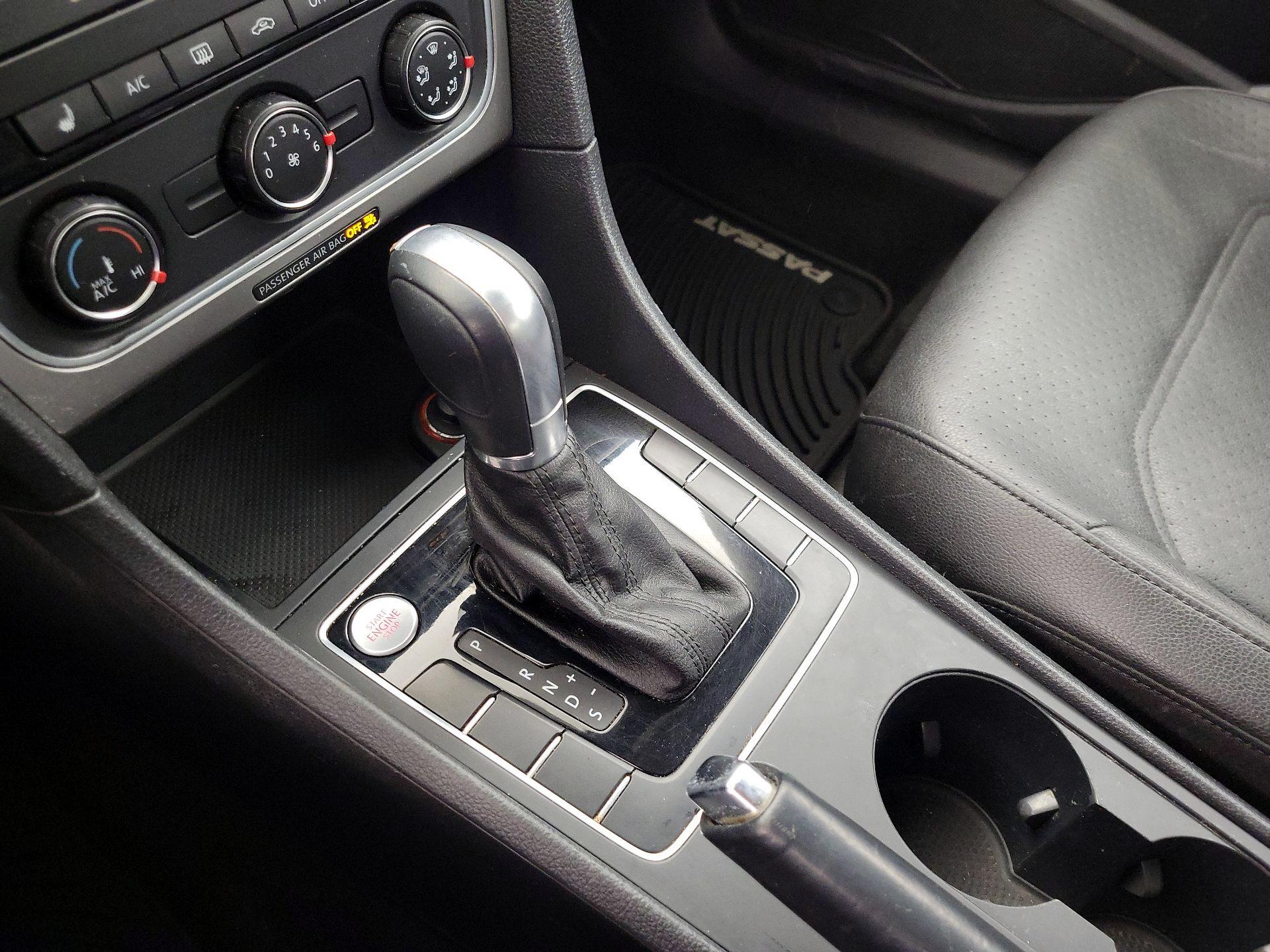 Thumbnail: 2015 Volkswagen Passat - 17