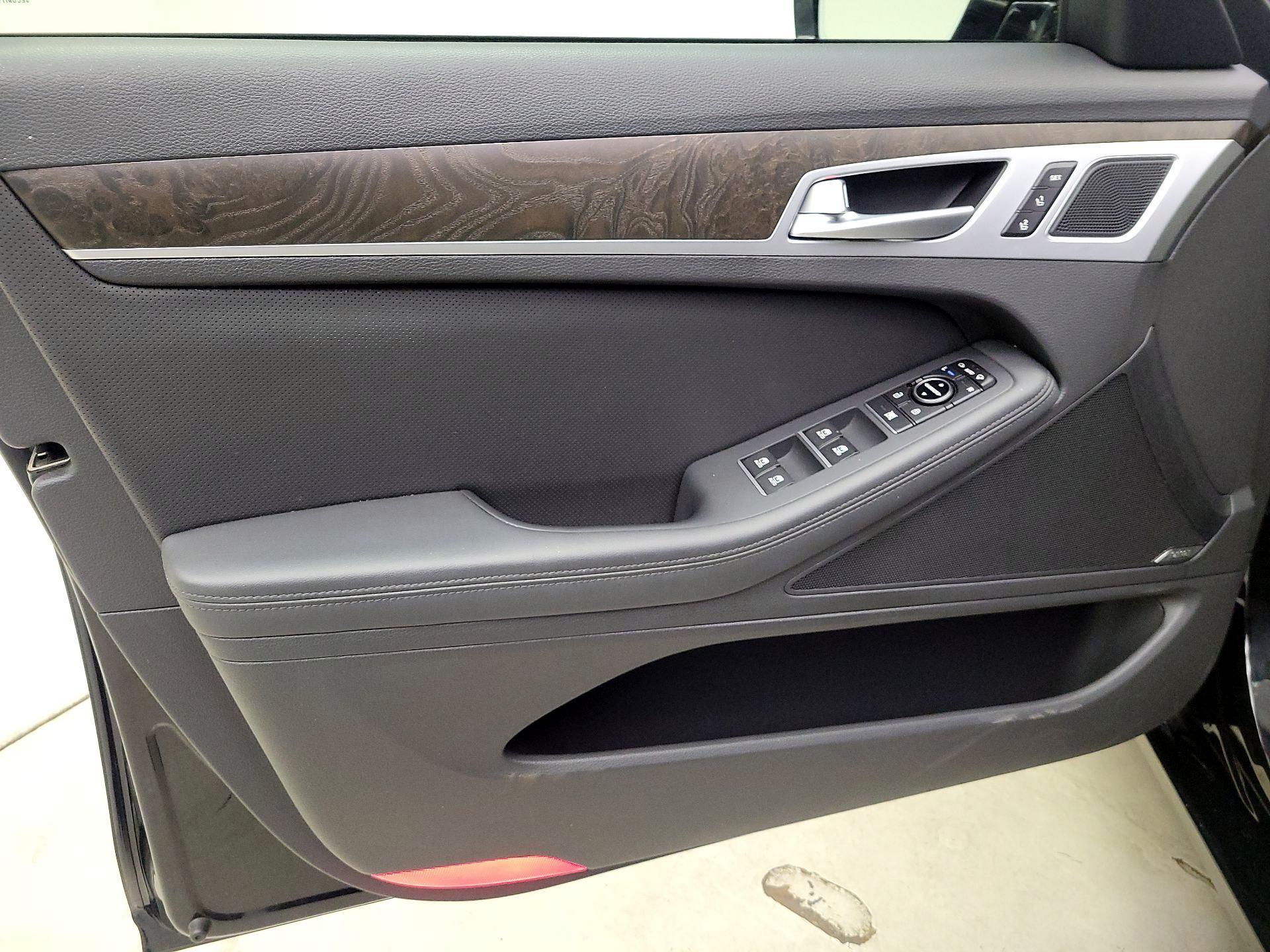 Thumbnail: 2015 Hyundai Genesis - 12