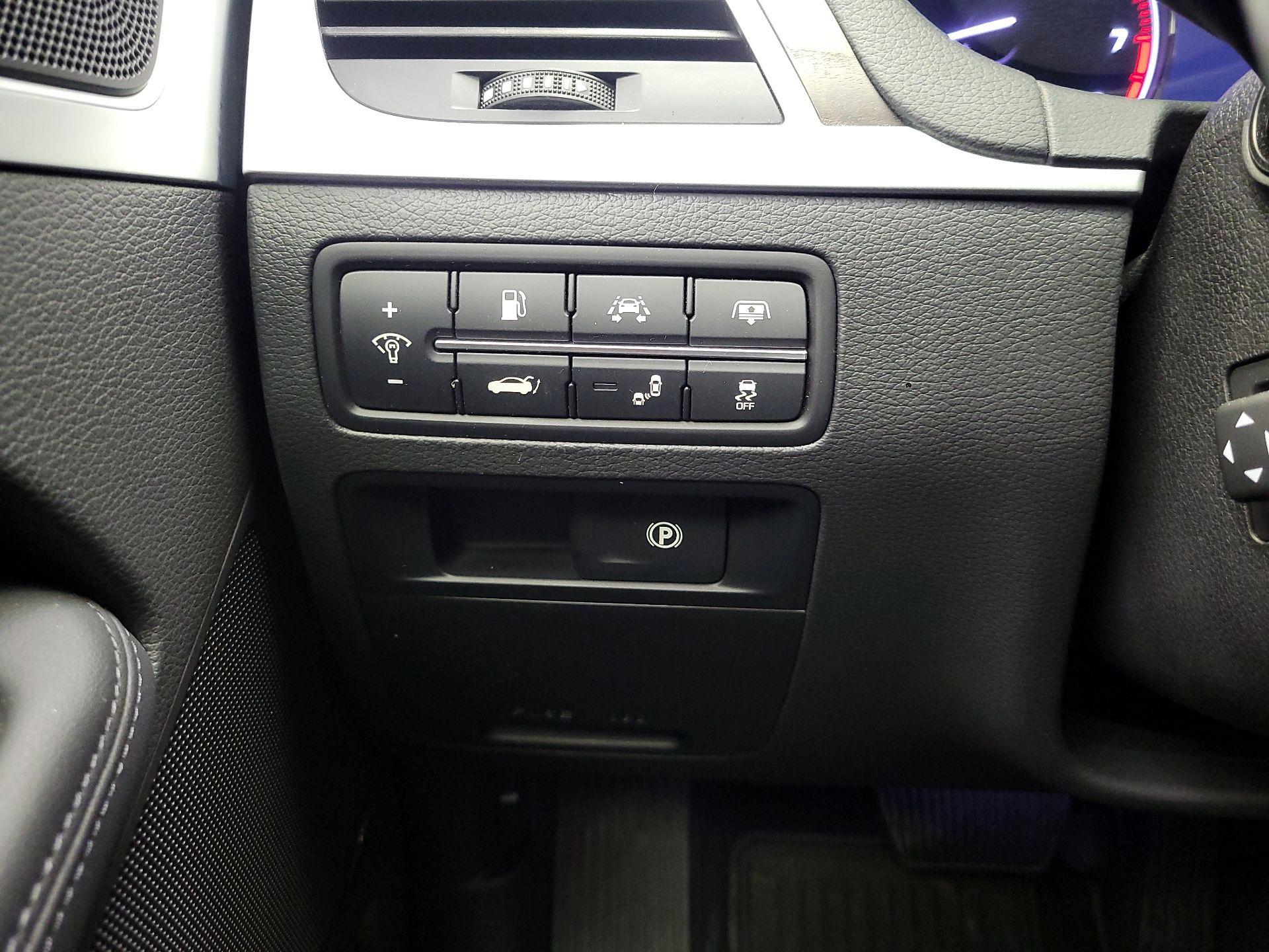 Thumbnail: 2015 Hyundai Genesis - 13