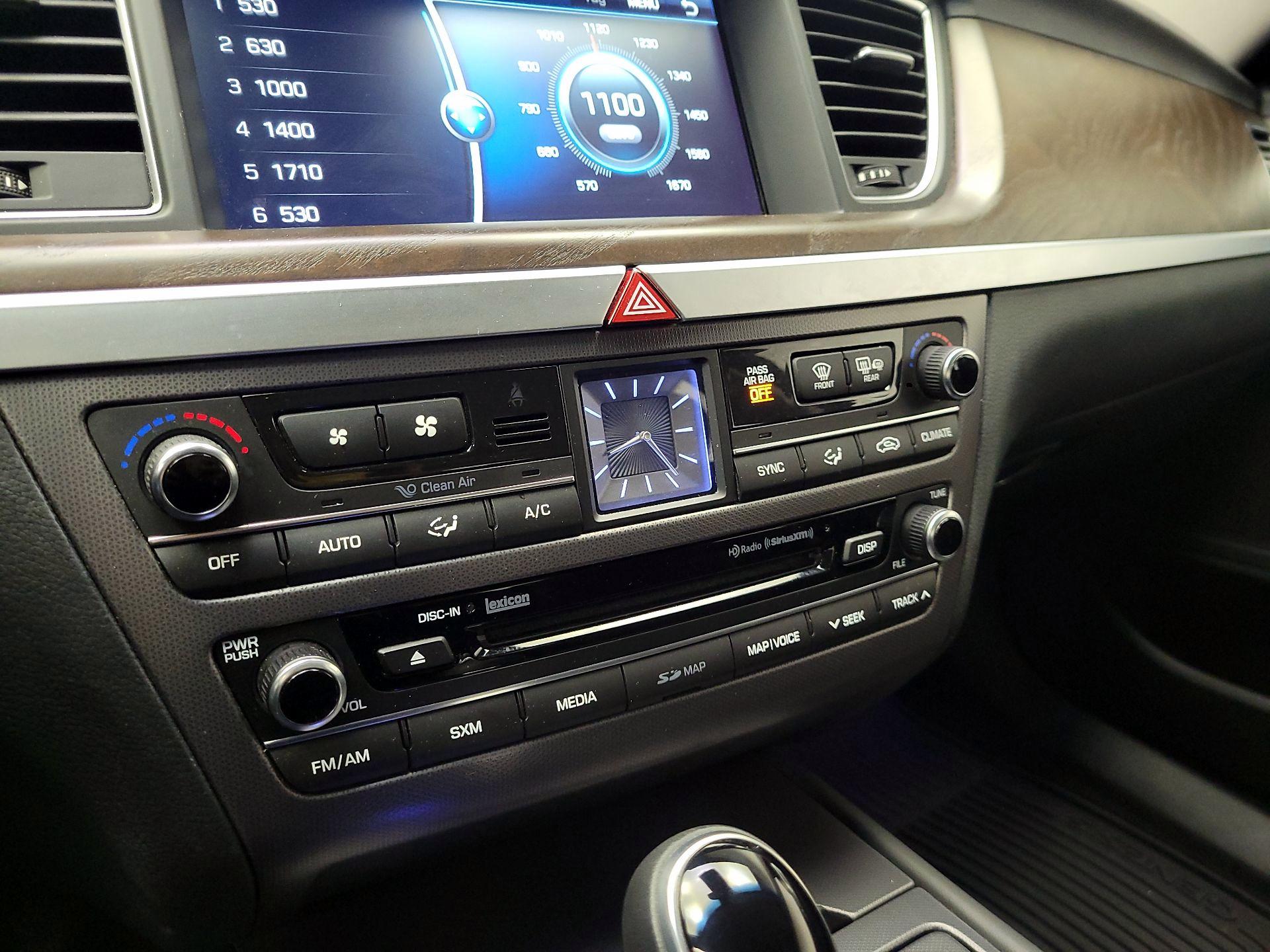 Thumbnail: 2015 Hyundai Genesis - 17