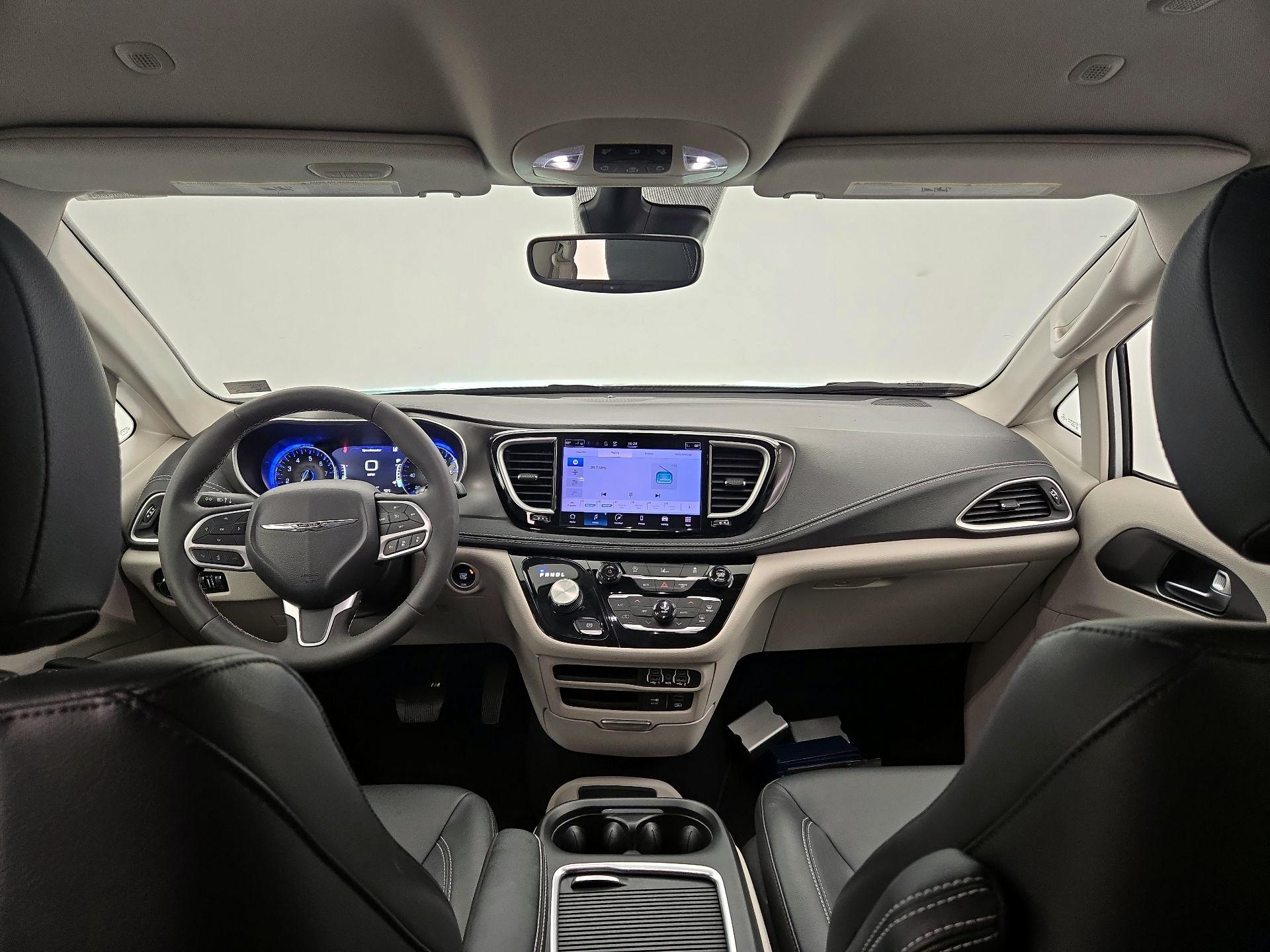 Thumbnail: 2022 Chrysler Pacifica - 9