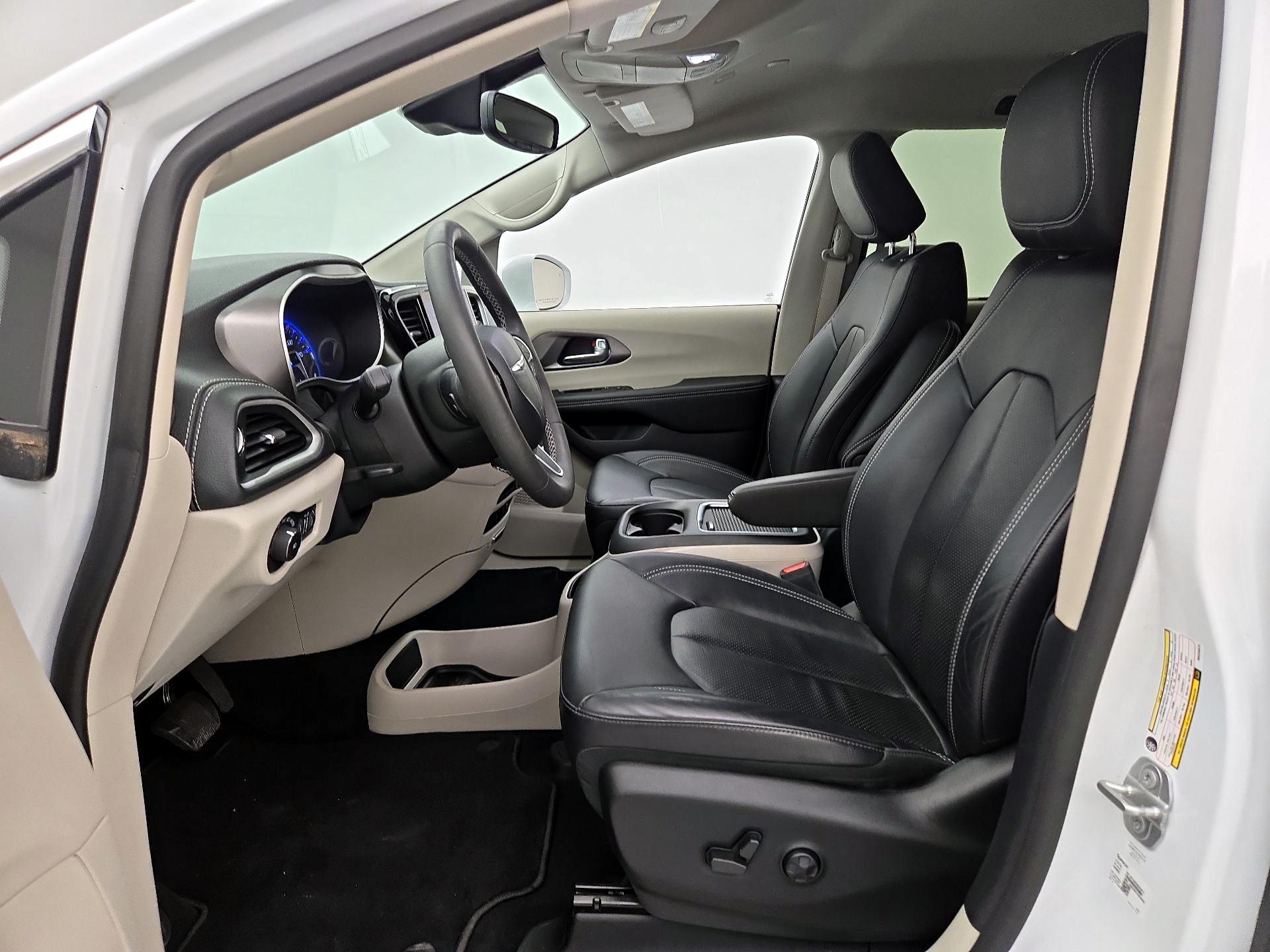 Thumbnail: 2022 Chrysler Pacifica - 11