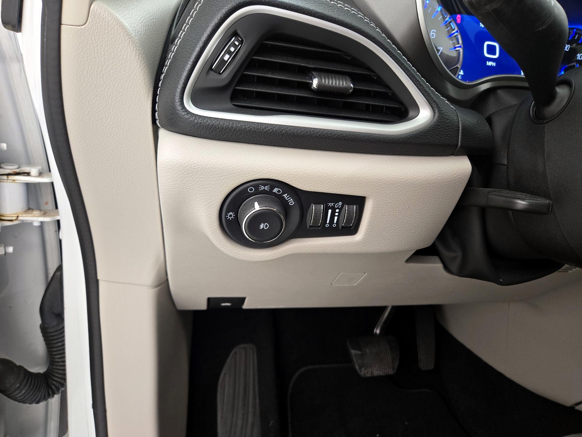 Thumbnail: 2022 Chrysler Pacifica - 13