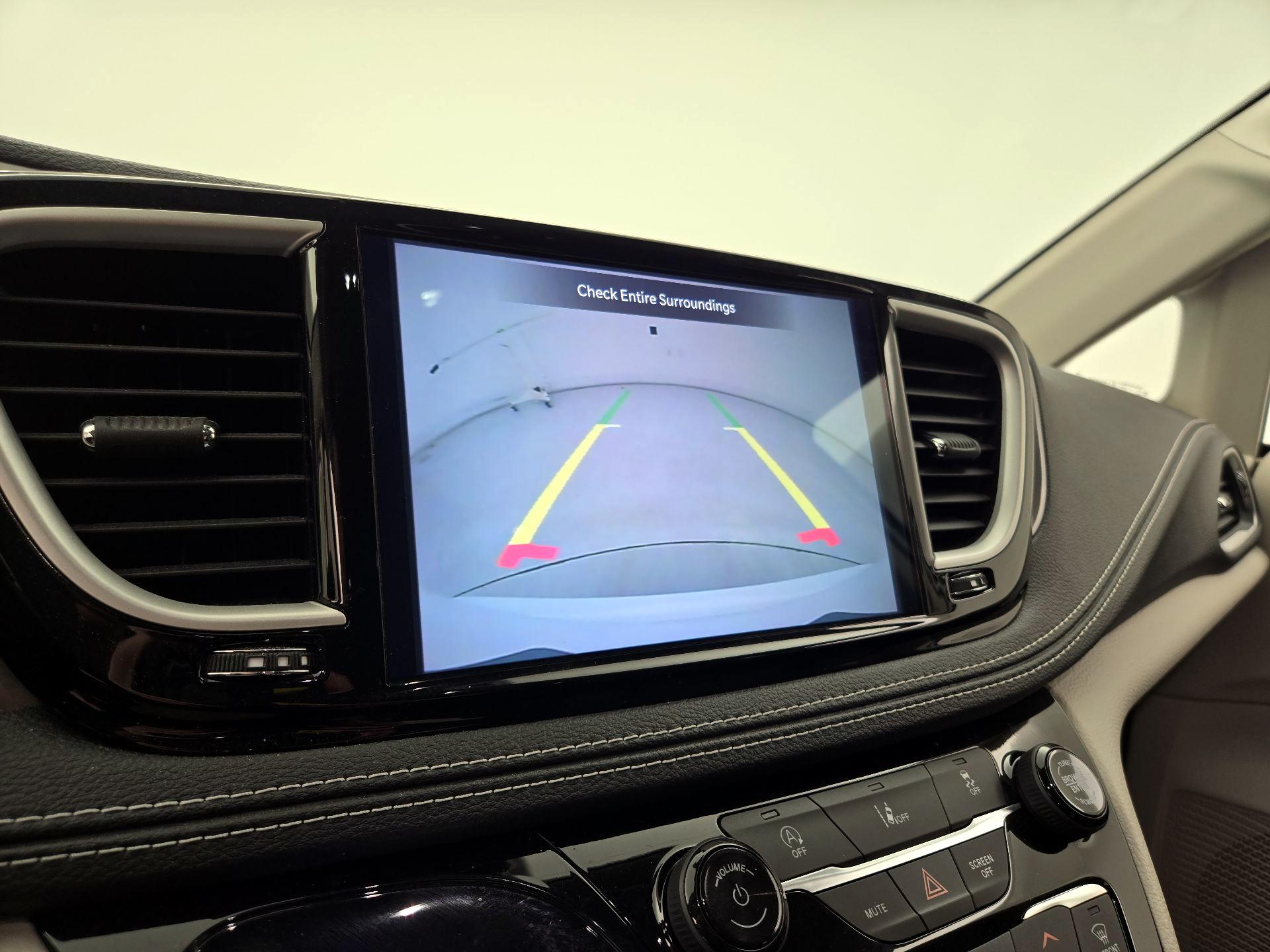 Thumbnail: 2022 Chrysler Pacifica - 14