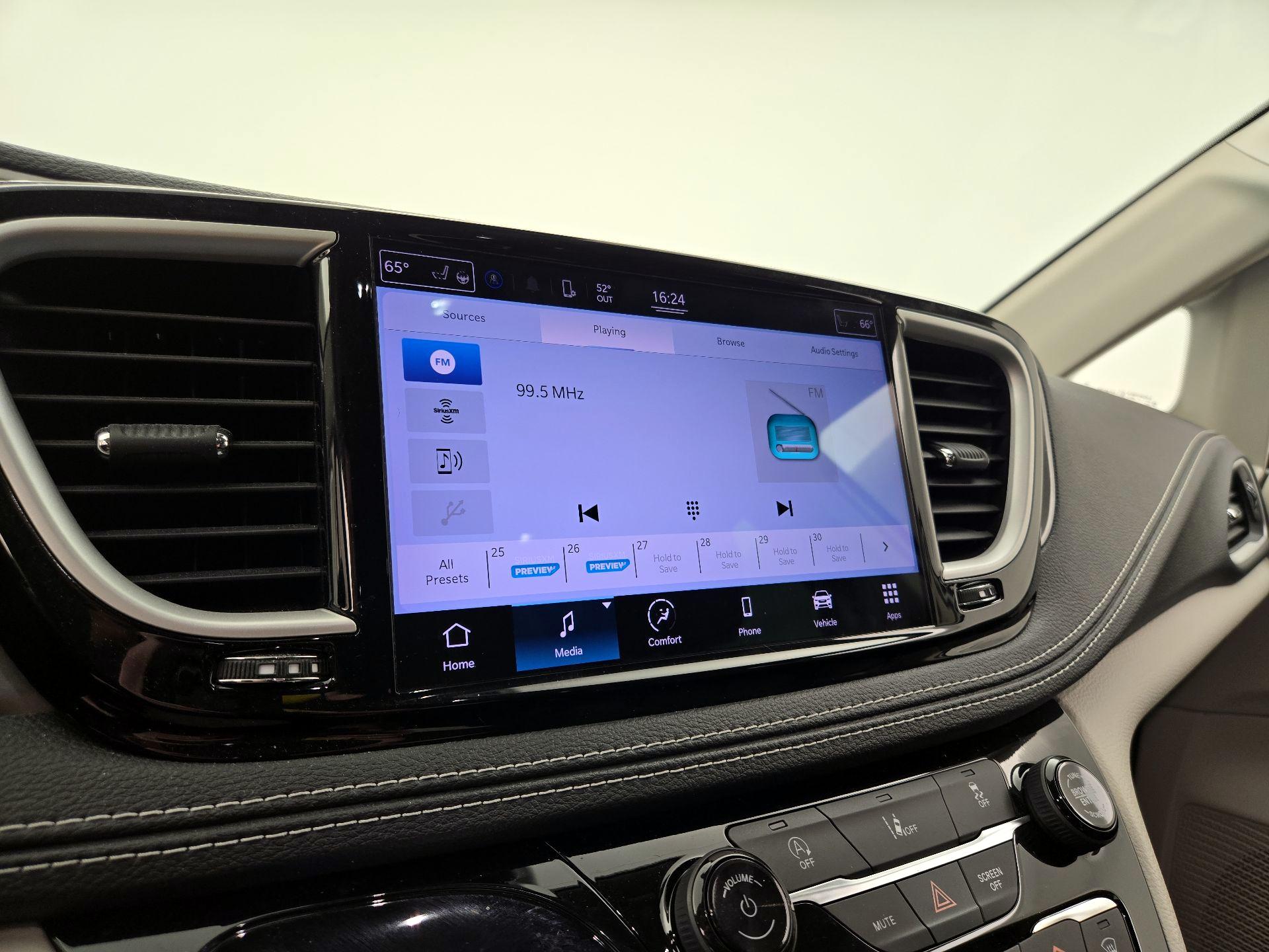 Thumbnail: 2022 Chrysler Pacifica - 15