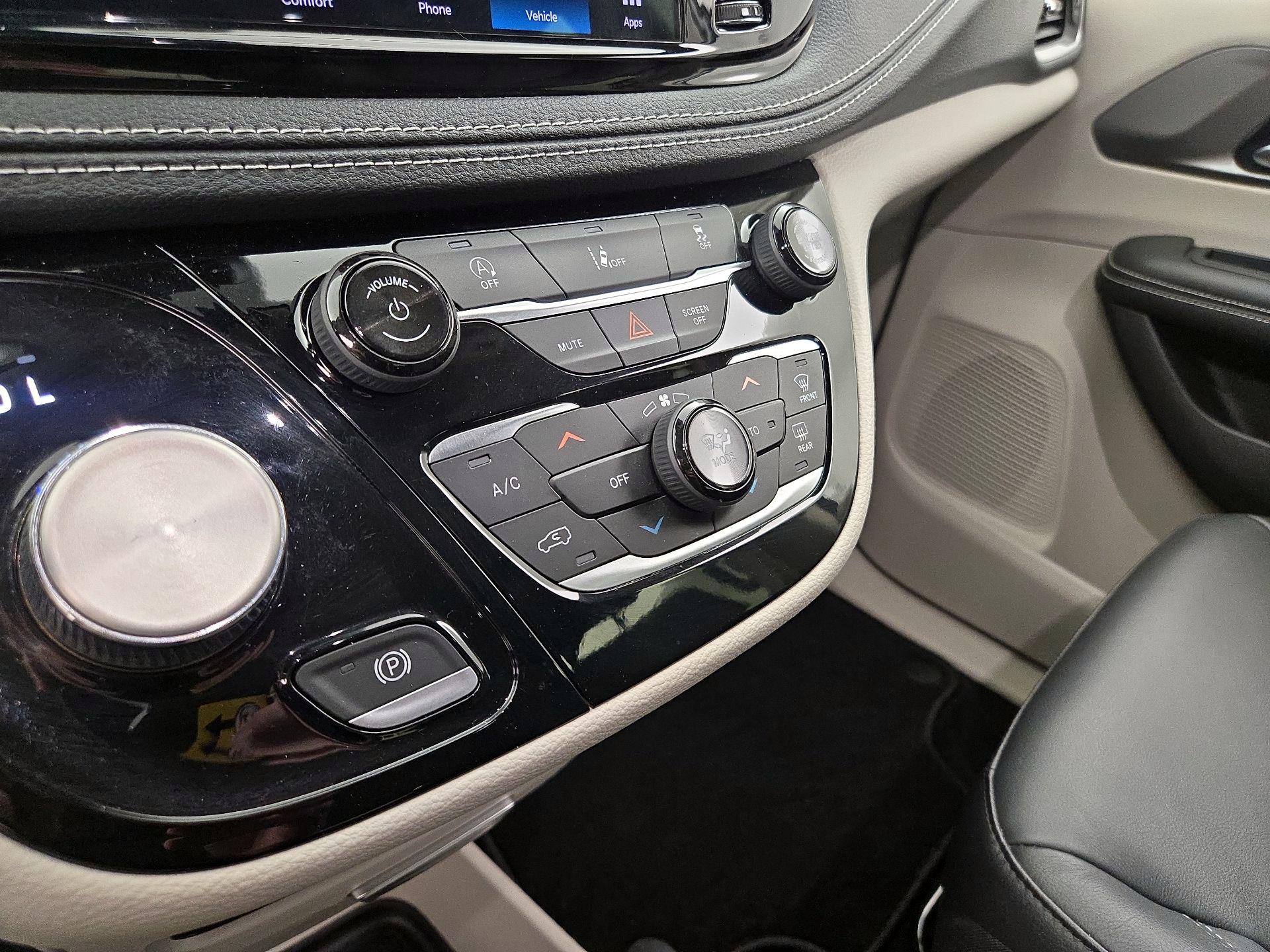 Thumbnail: 2022 Chrysler Pacifica - 16