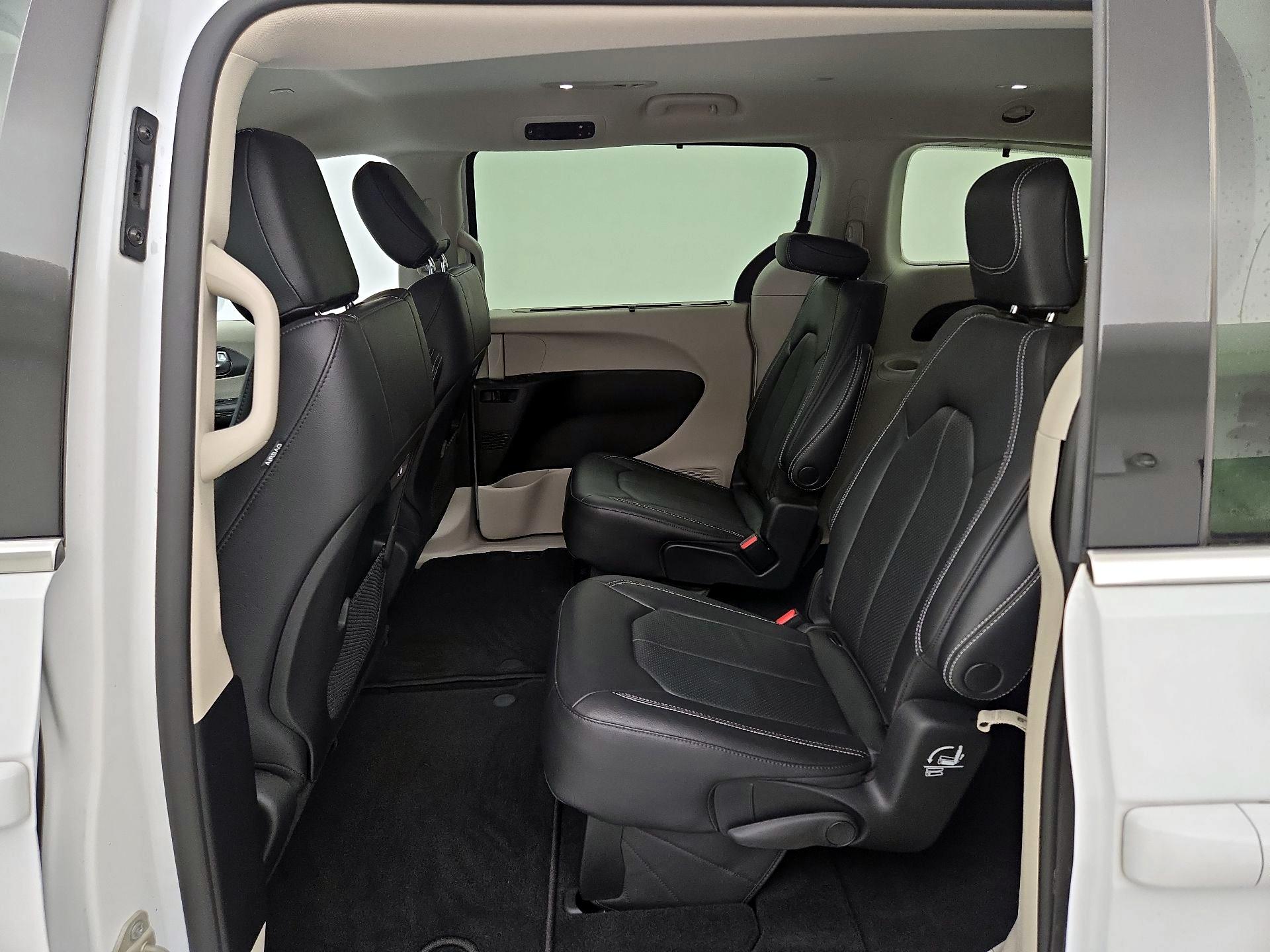 Thumbnail: 2022 Chrysler Pacifica - 19