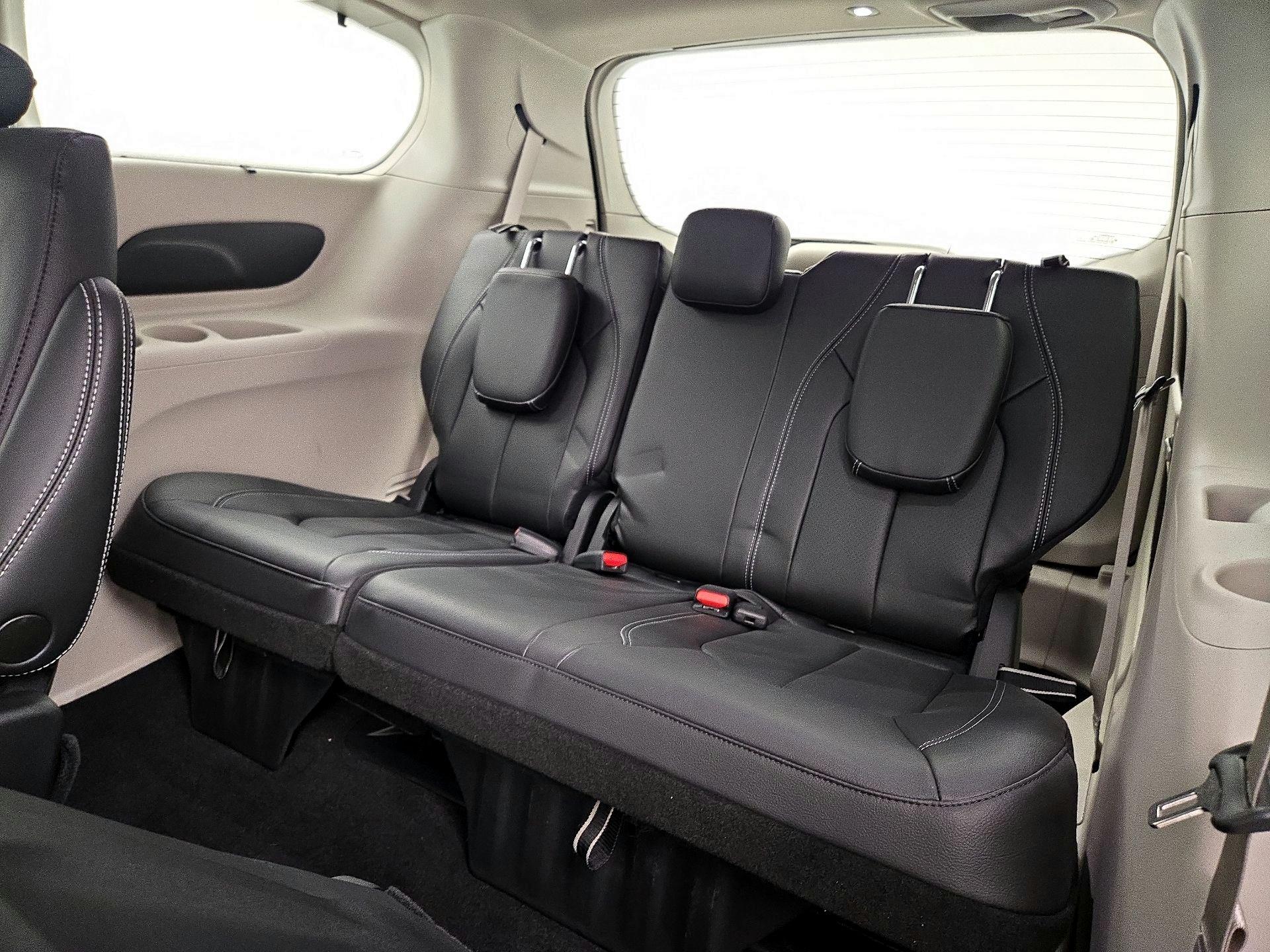 Thumbnail: 2022 Chrysler Pacifica - 20