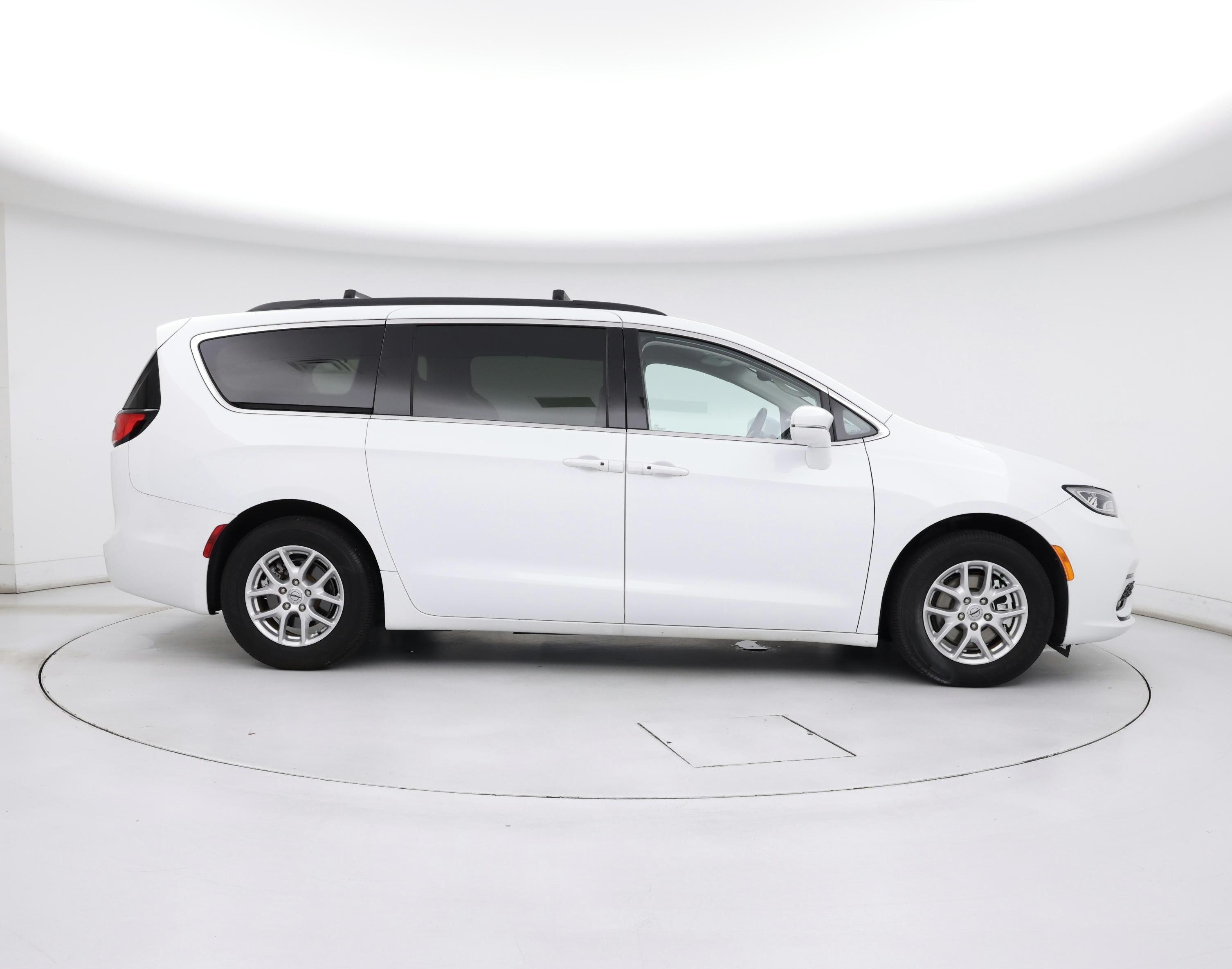 Thumbnail: 2022 Chrysler Pacifica - 7