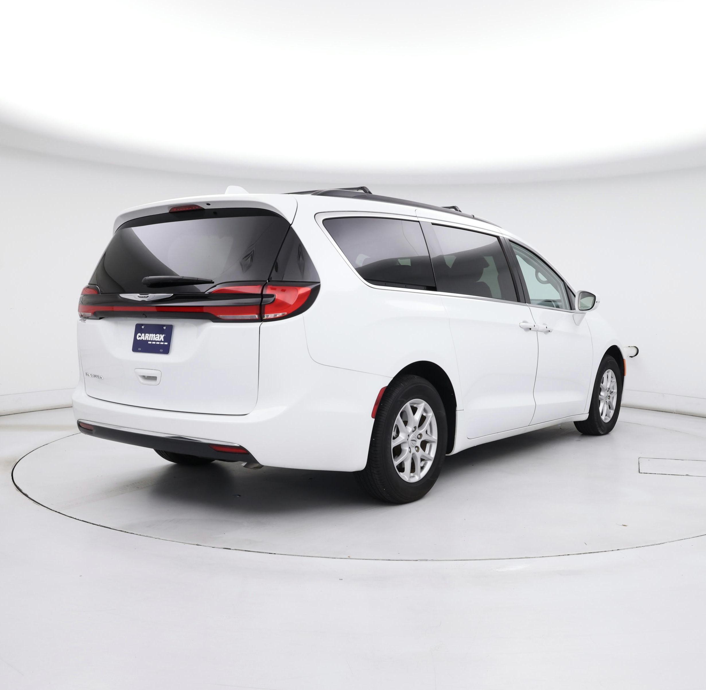 Thumbnail: 2022 Chrysler Pacifica - 8