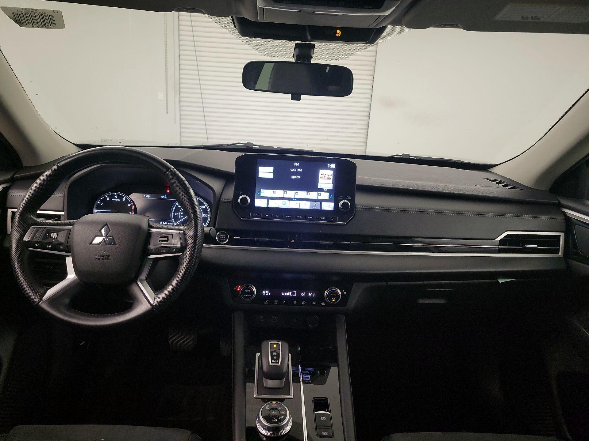 Thumbnail: 2022 Mitsubishi Outlander - 9