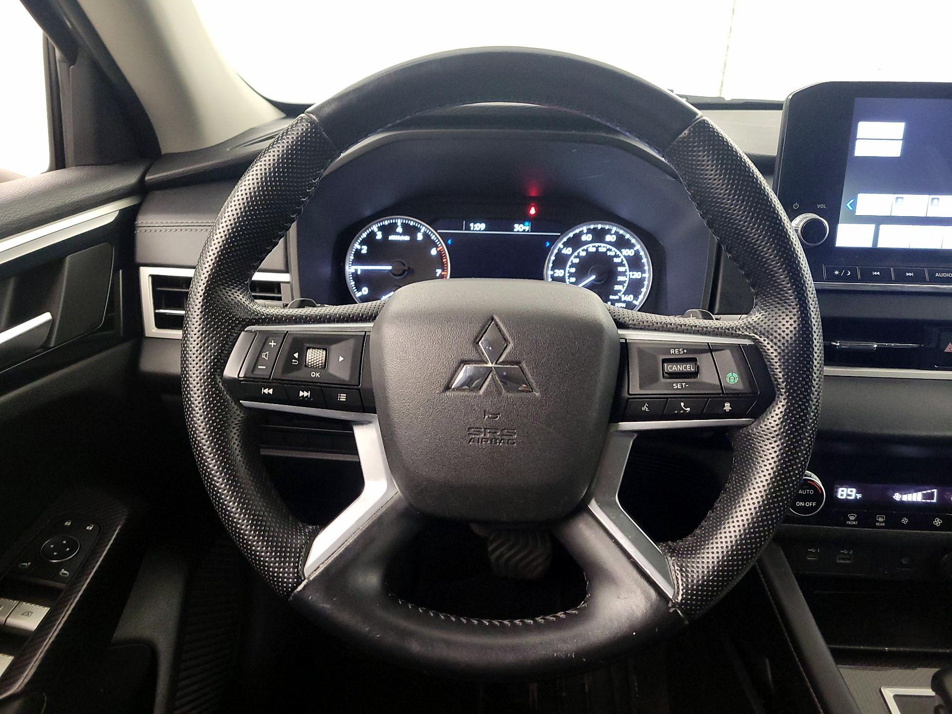 Thumbnail: 2022 Mitsubishi Outlander - 10