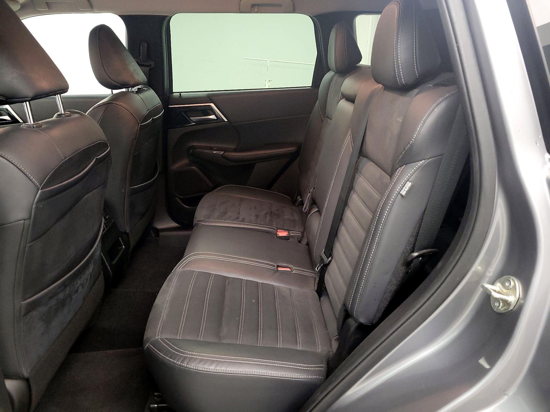 Thumbnail: 2022 Mitsubishi Outlander - 19