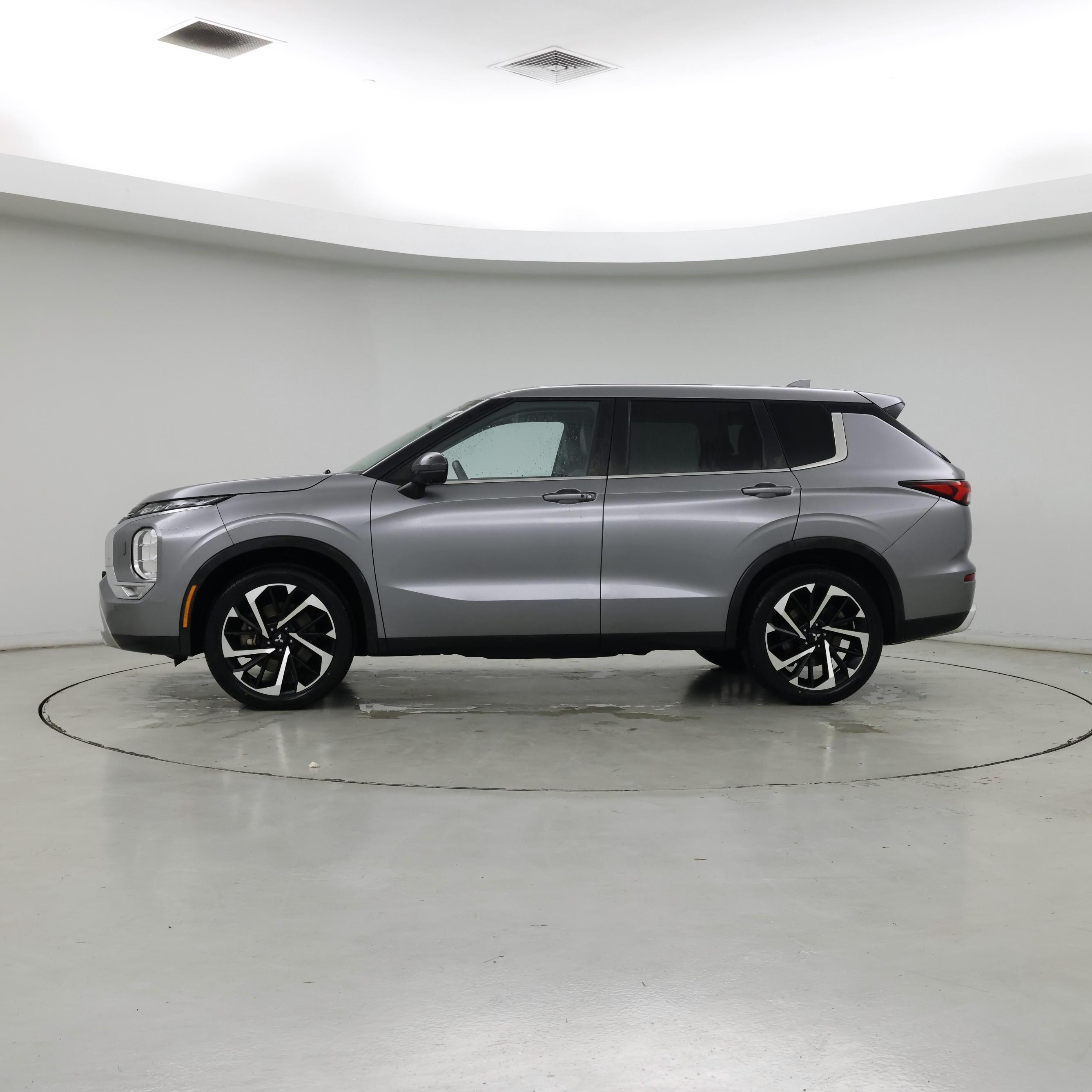 Thumbnail: 2022 Mitsubishi Outlander - 3