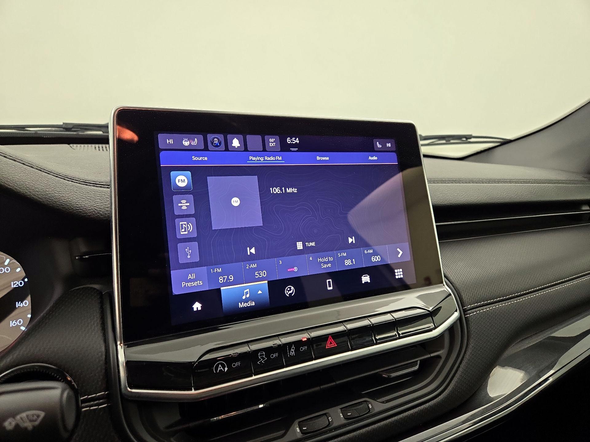 Thumbnail: 2022 Jeep Compass - 15