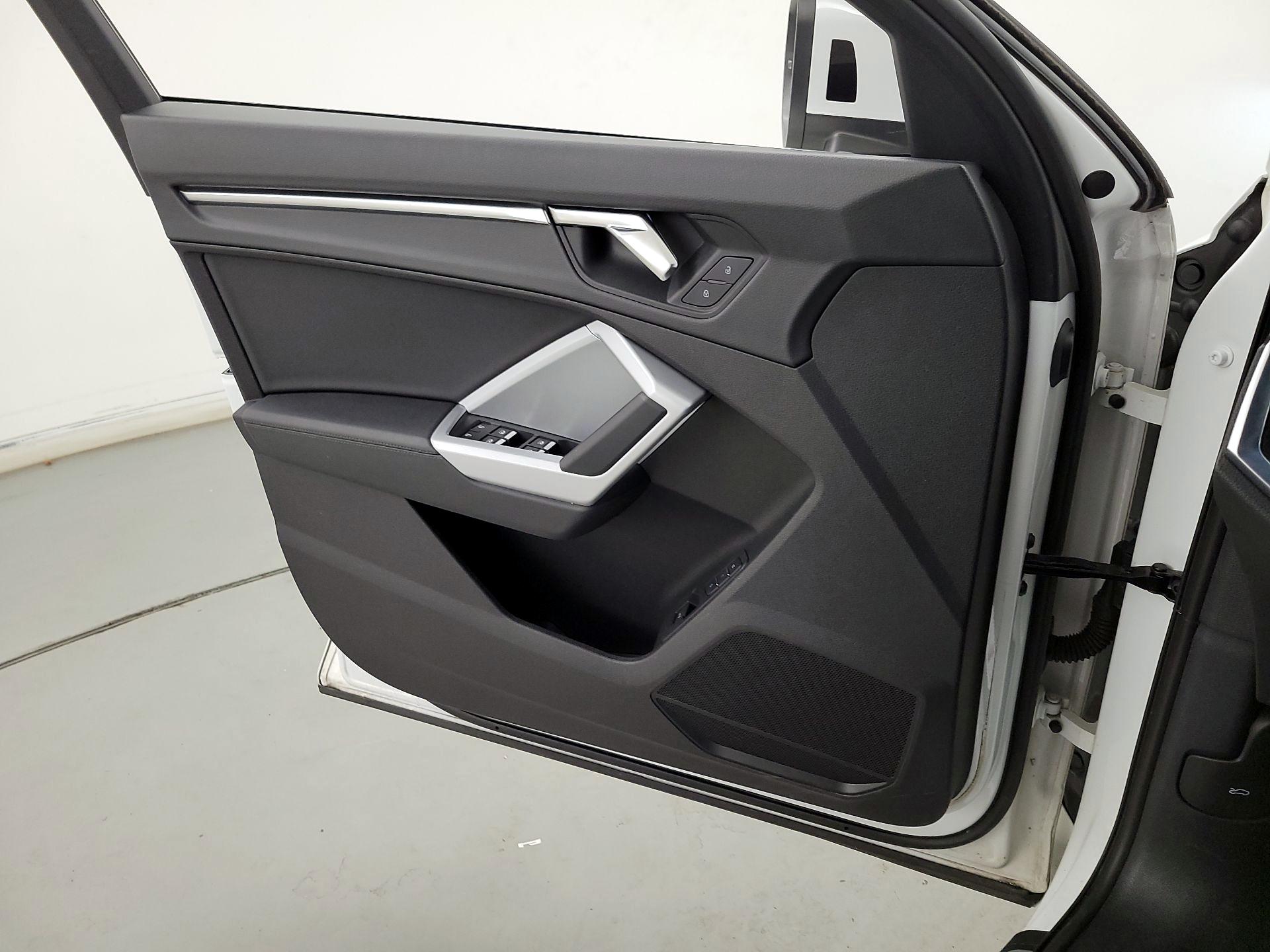 Thumbnail: 2023 Audi Q3 - 12