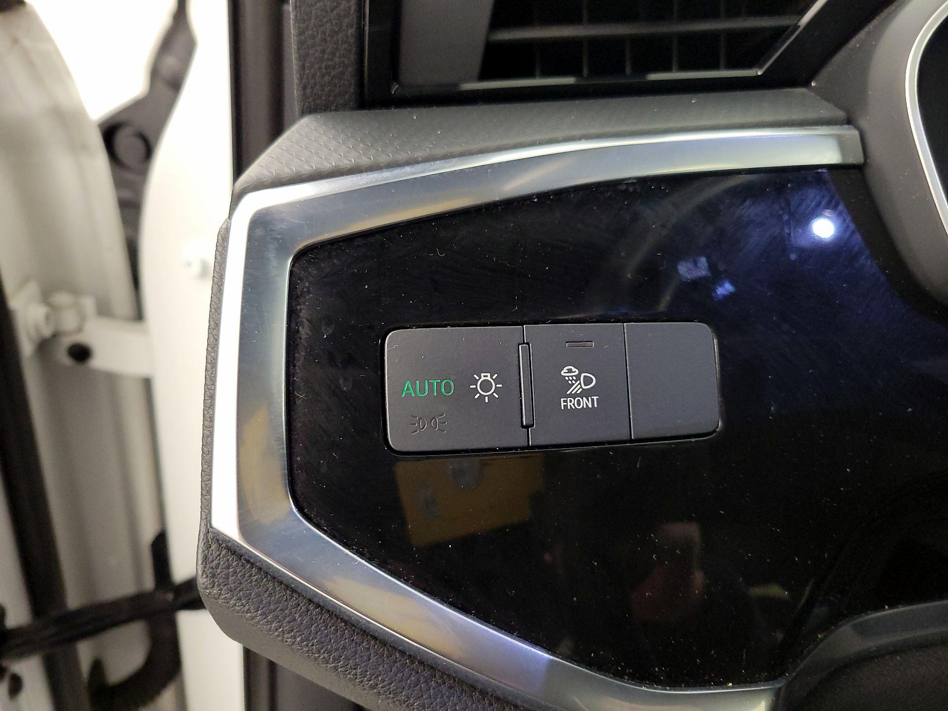 Thumbnail: 2023 Audi Q3 - 13