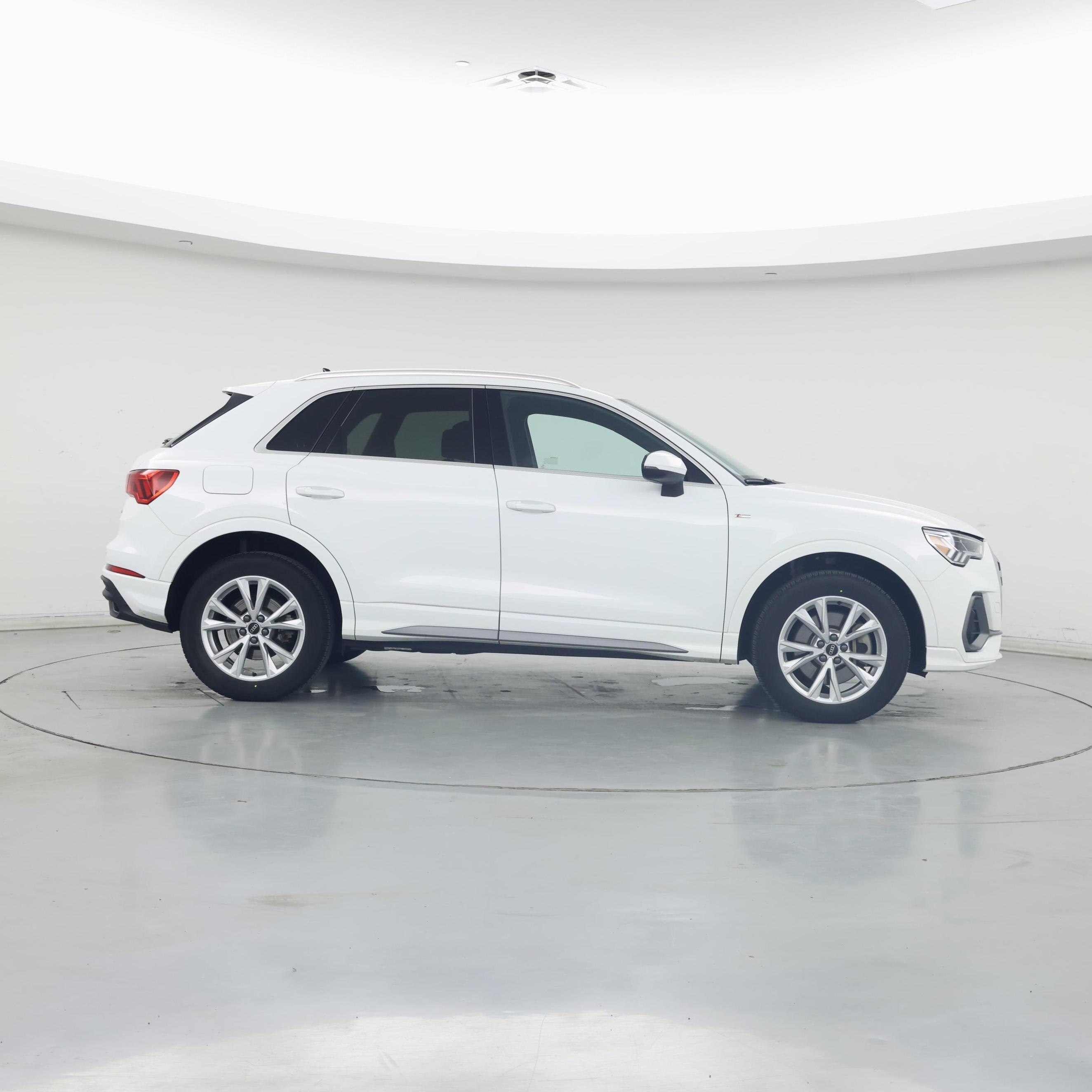 Thumbnail: 2023 Audi Q3 - 7
